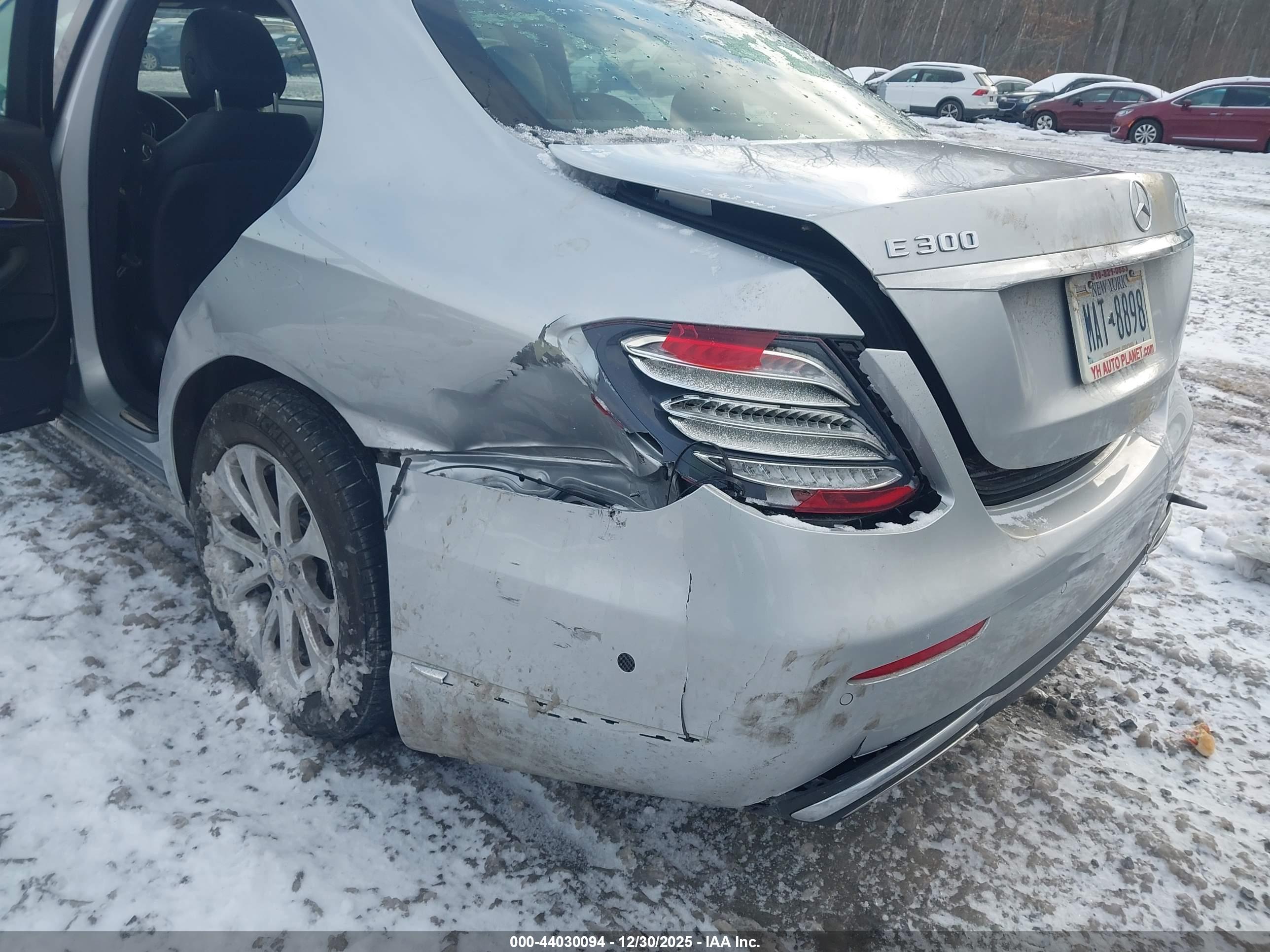 MERCEDES-BENZ E image 6