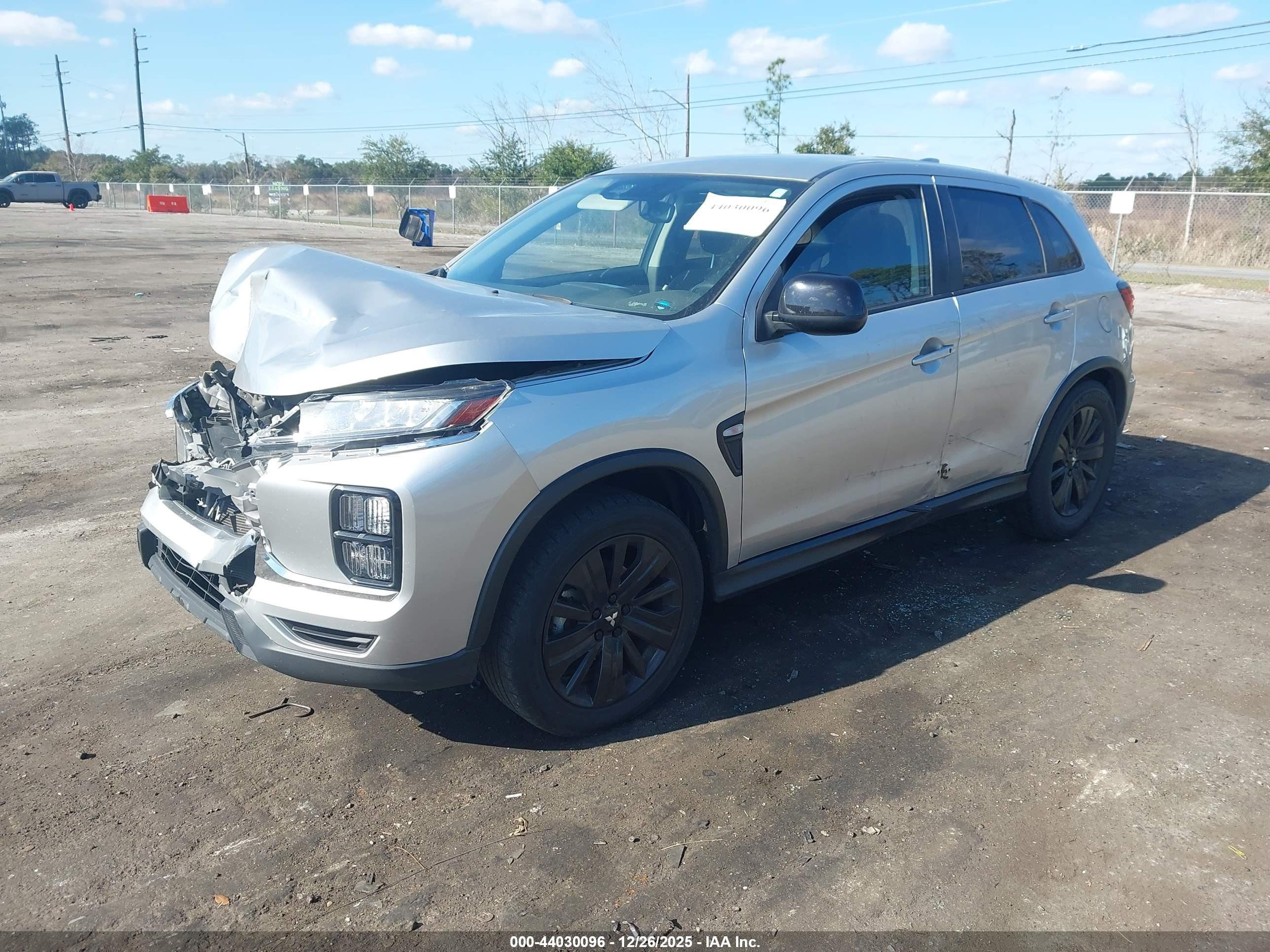 MITSUBISHI OUTLANDER image 2