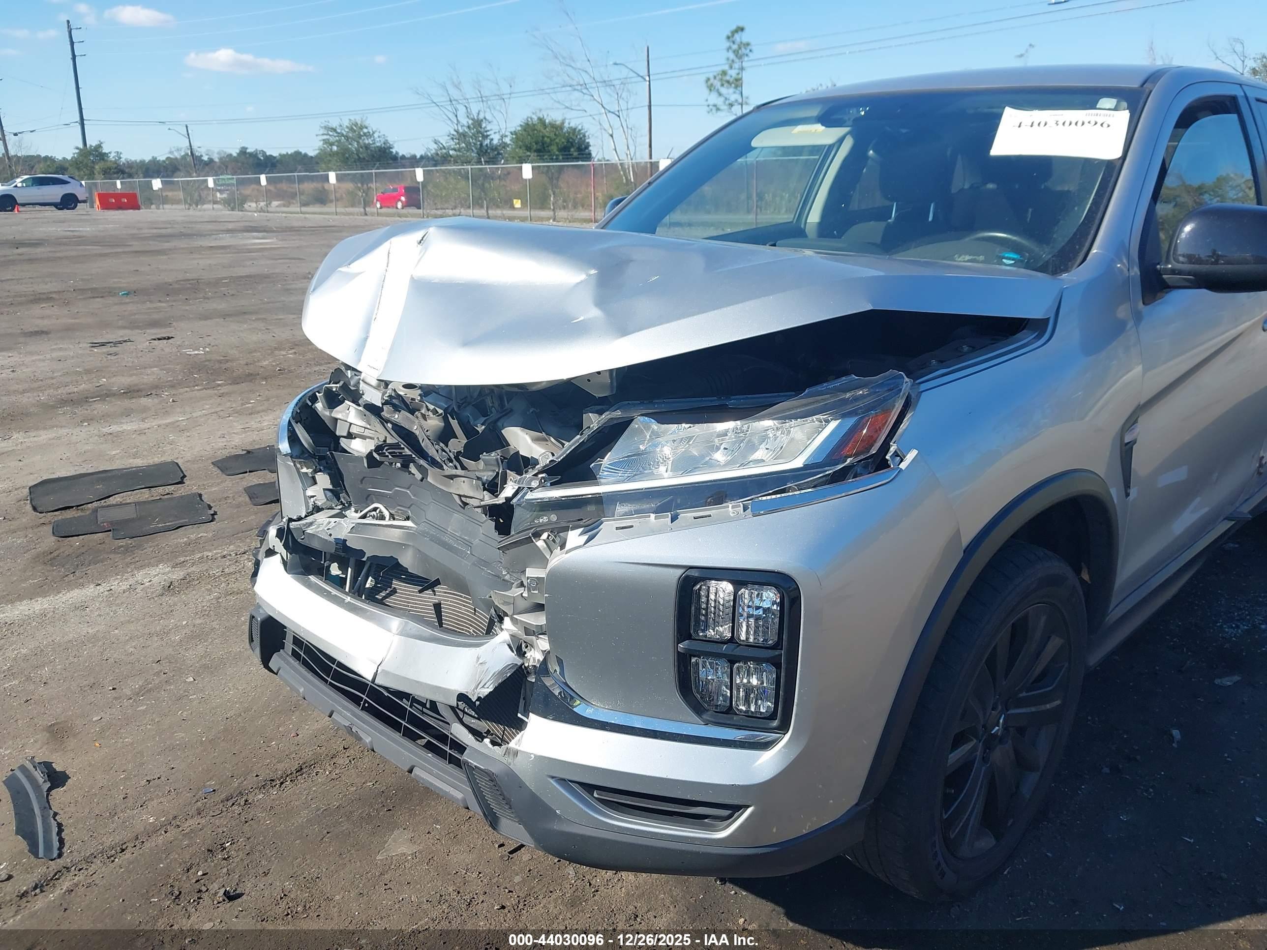 MITSUBISHI OUTLANDER image 6