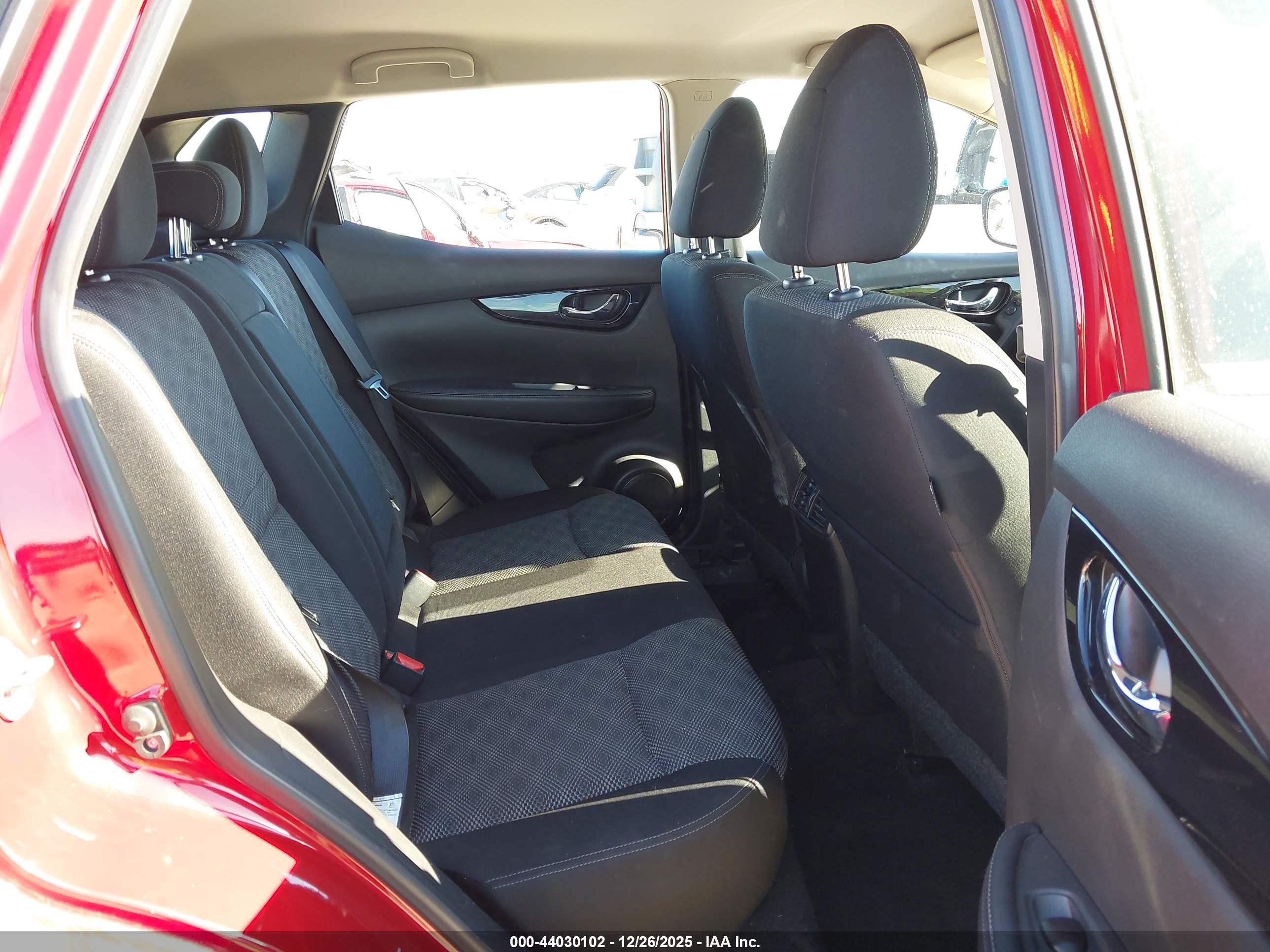 NISSAN ROGUE image 8