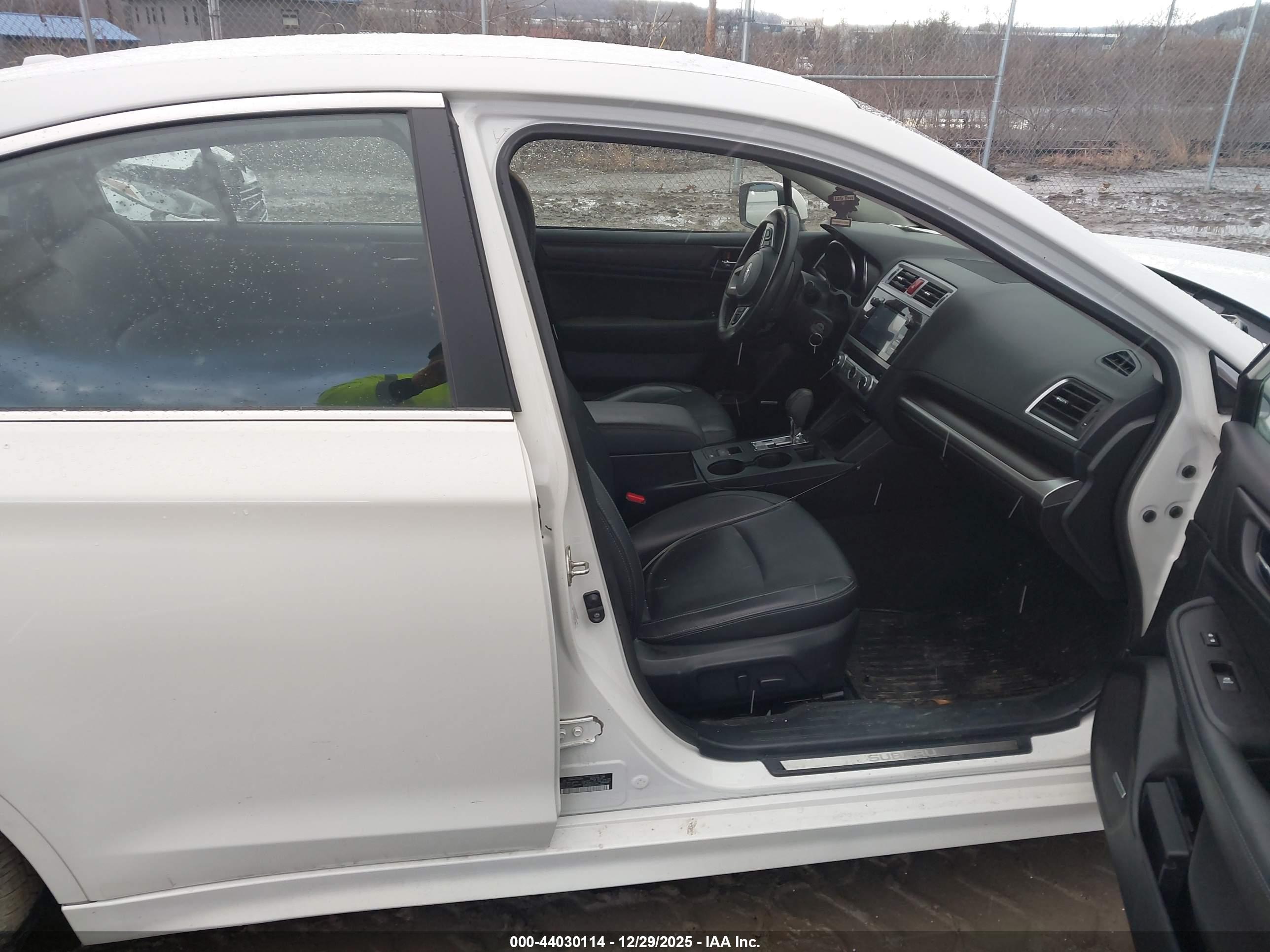 SUBARU LEGACY image 5