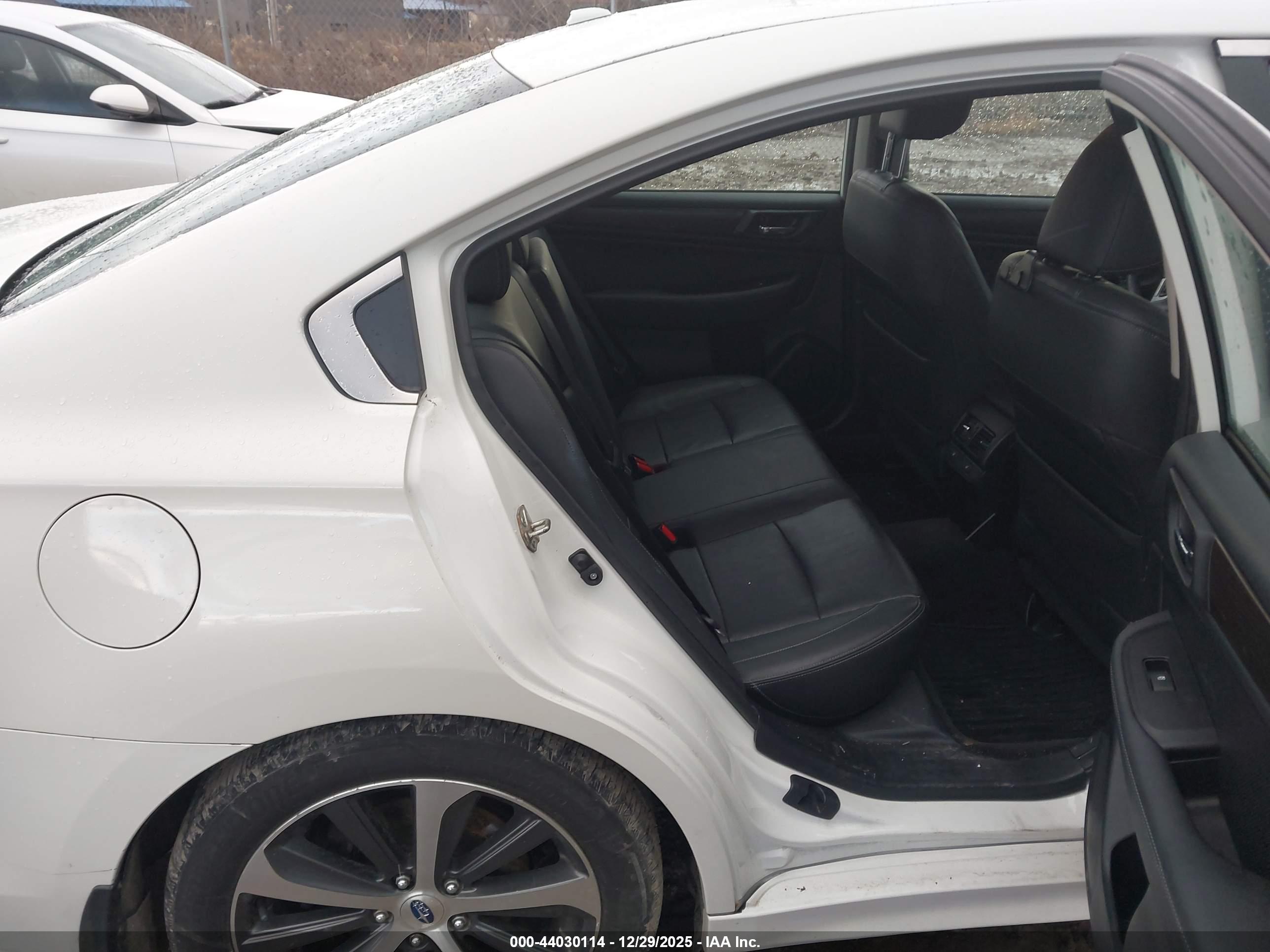 SUBARU LEGACY image 8