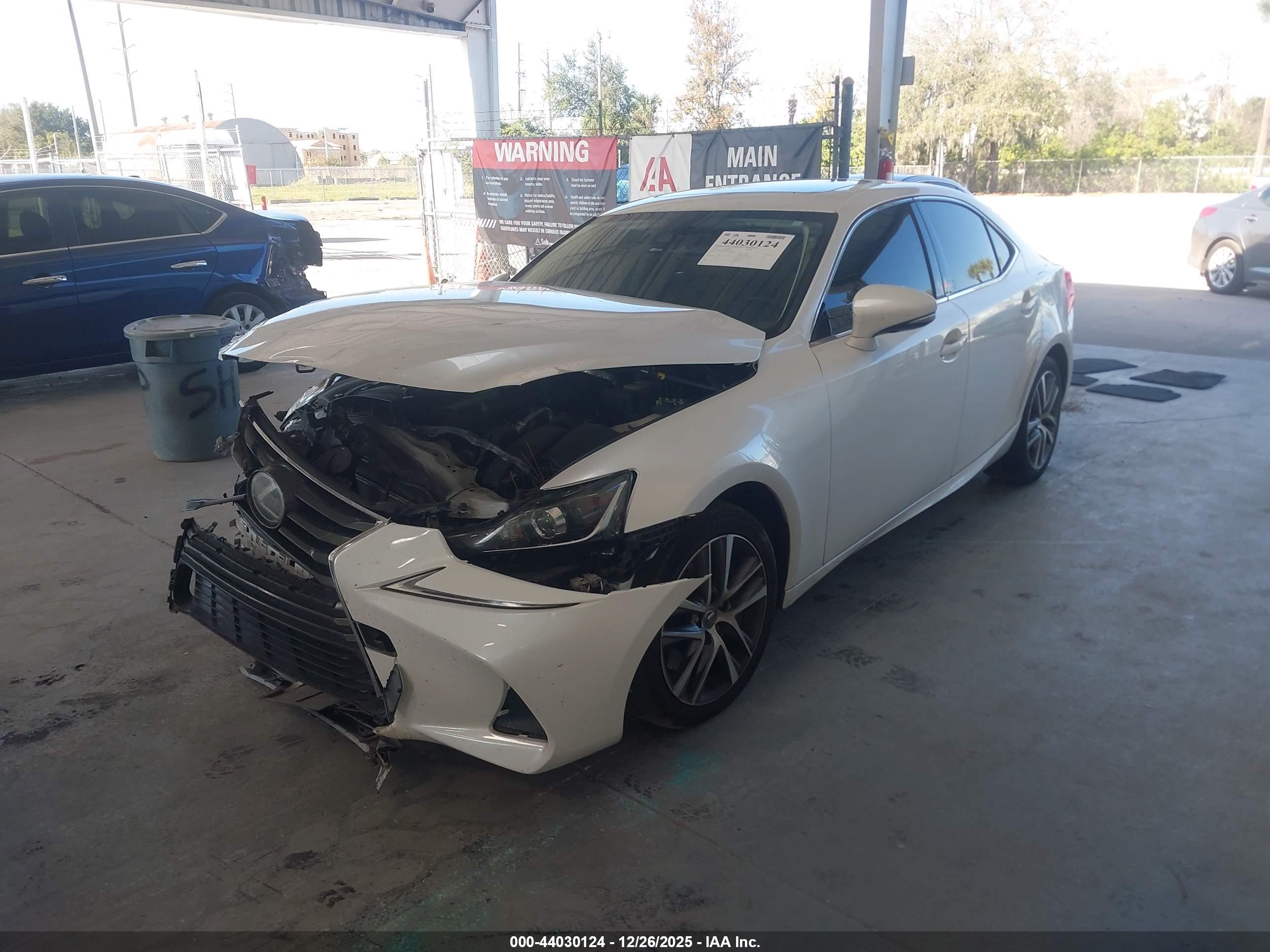 LEXUS IS image 2