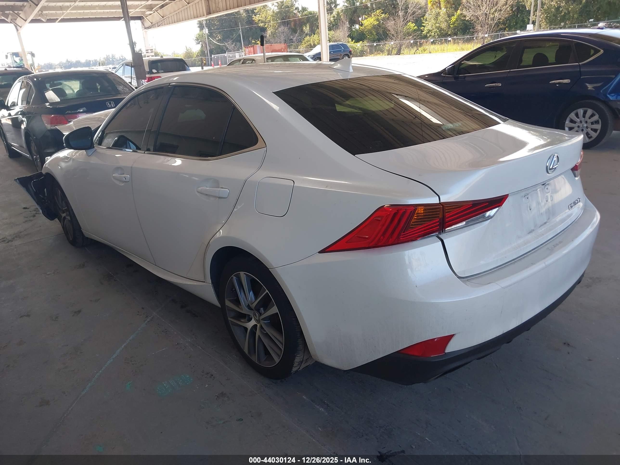 LEXUS IS image 3