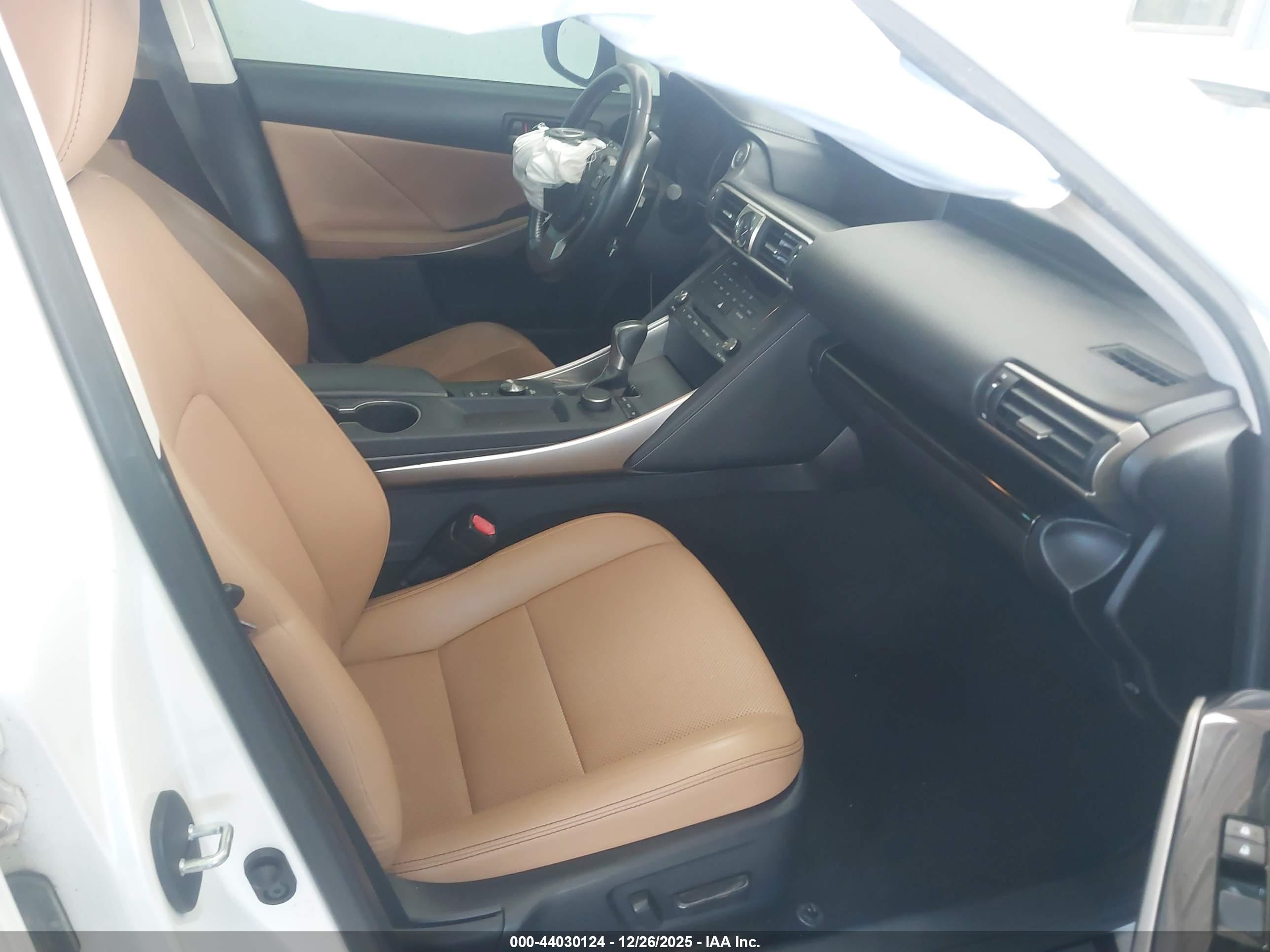 LEXUS IS image 5
