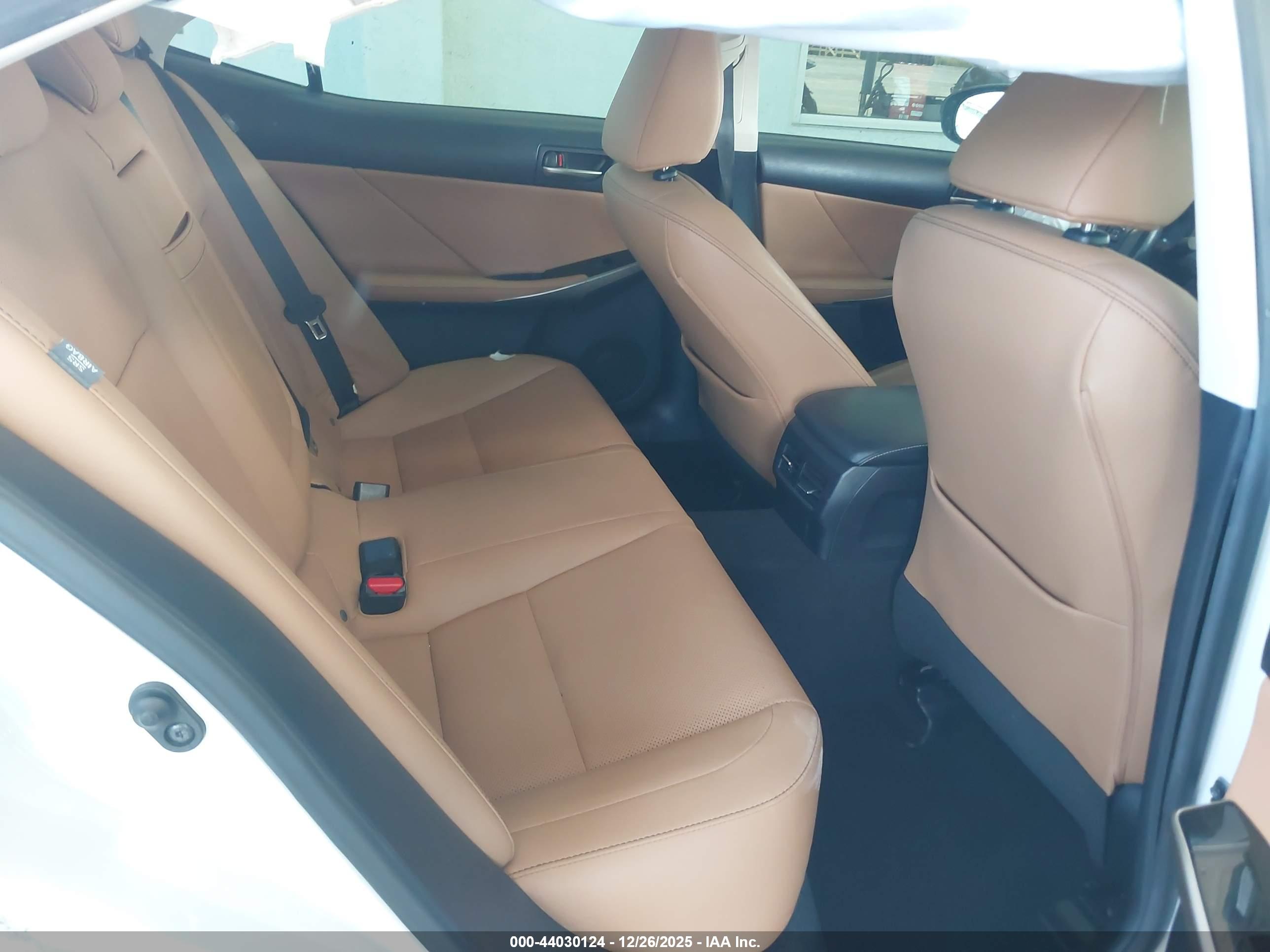 LEXUS IS image 8