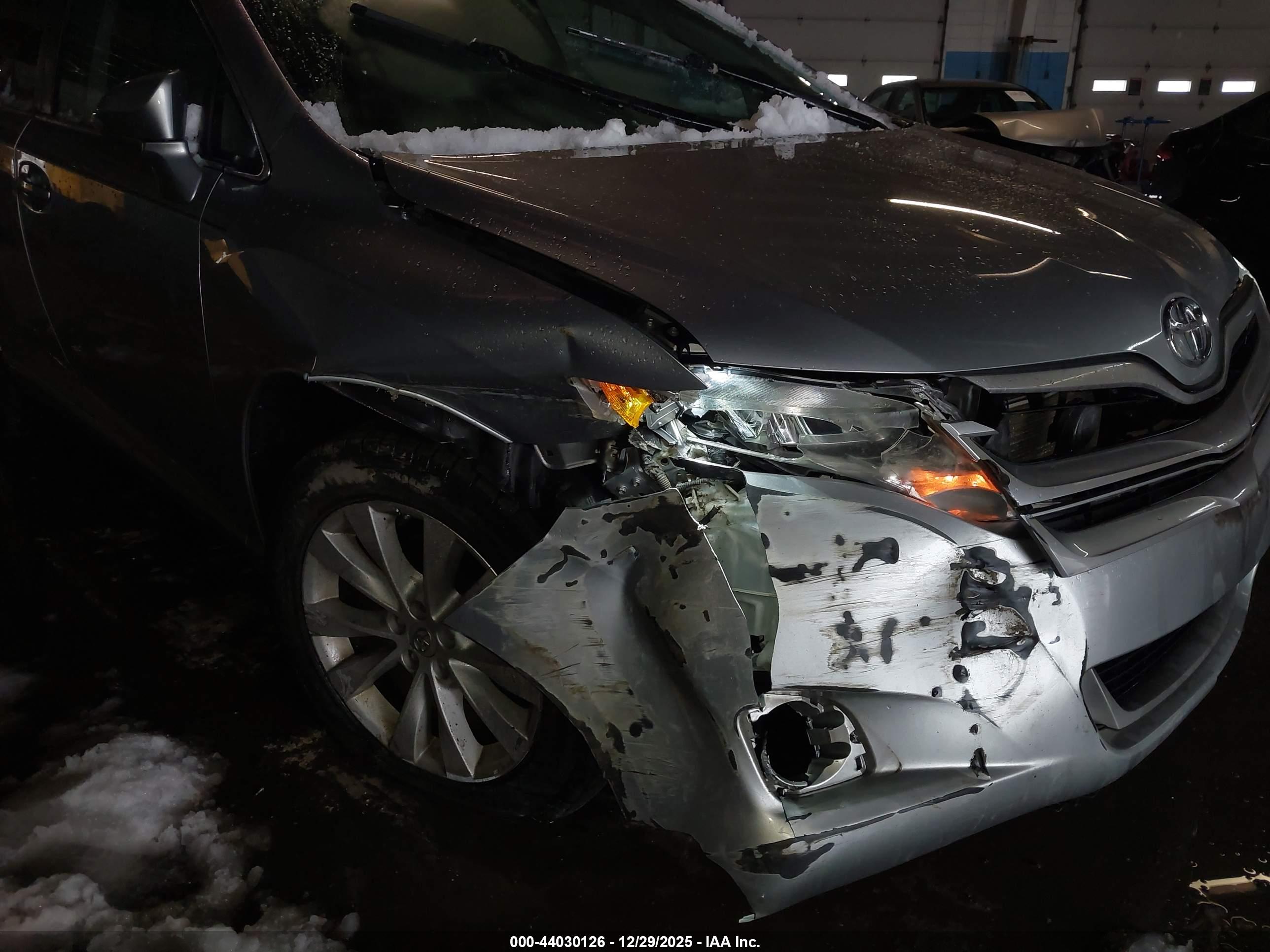 TOYOTA VENZA image 6