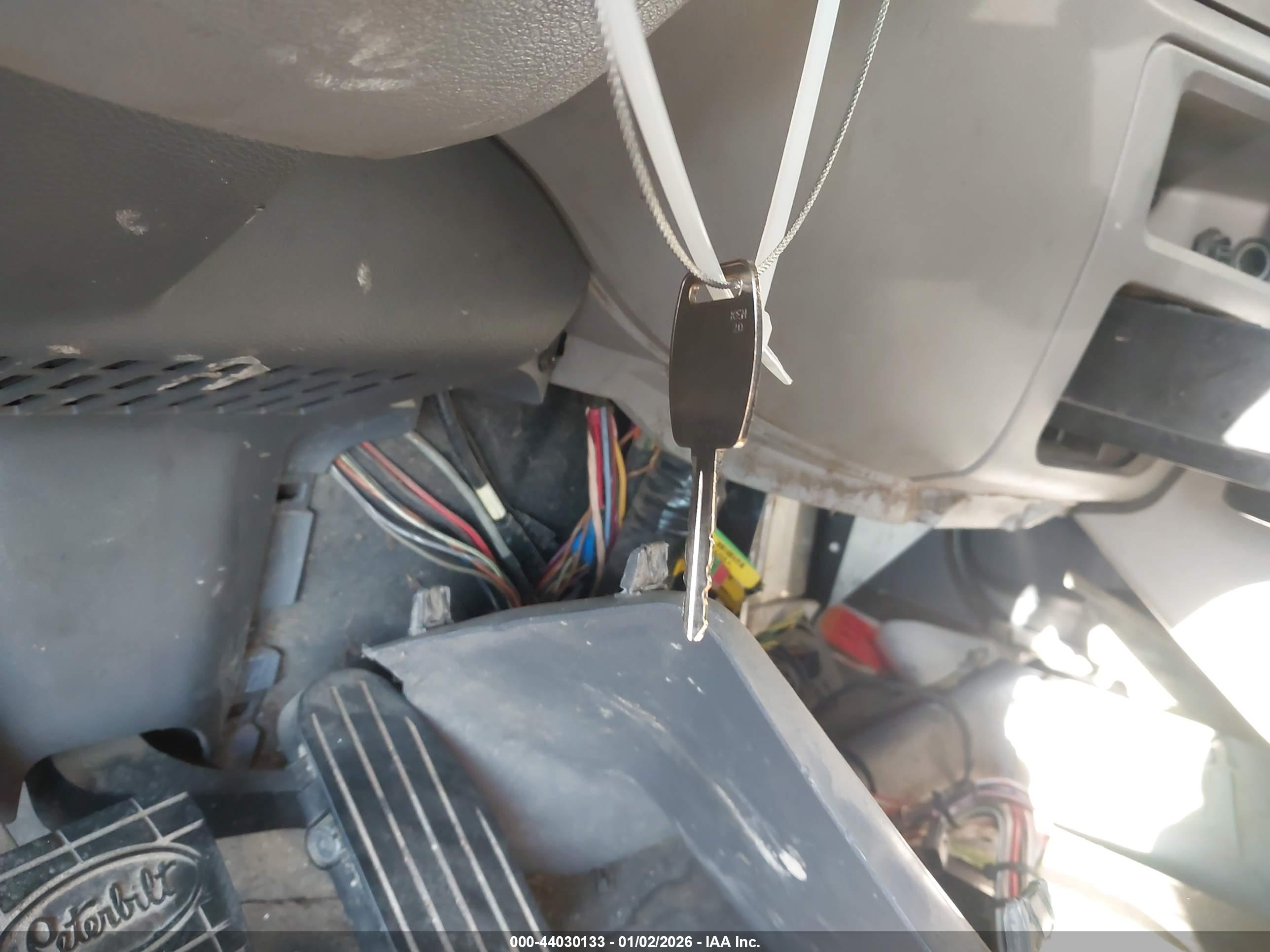 PETERBILT 579 image 11