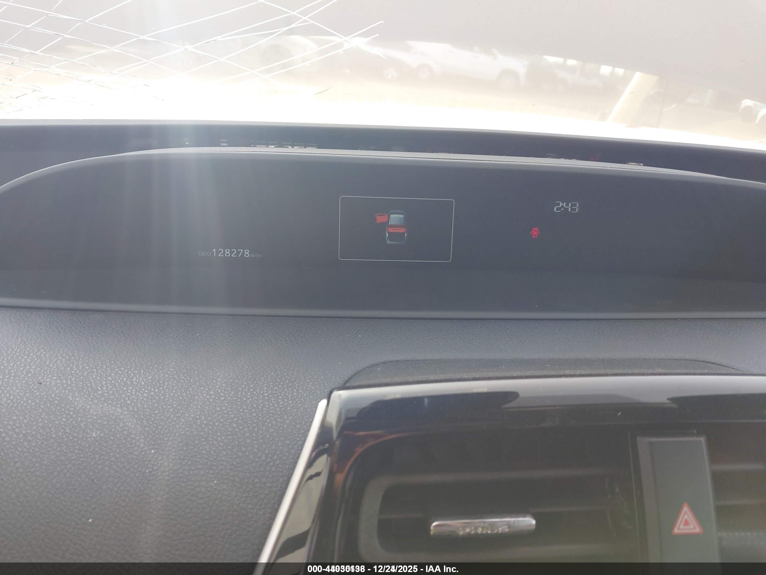 TOYOTA PRIUS image 7
