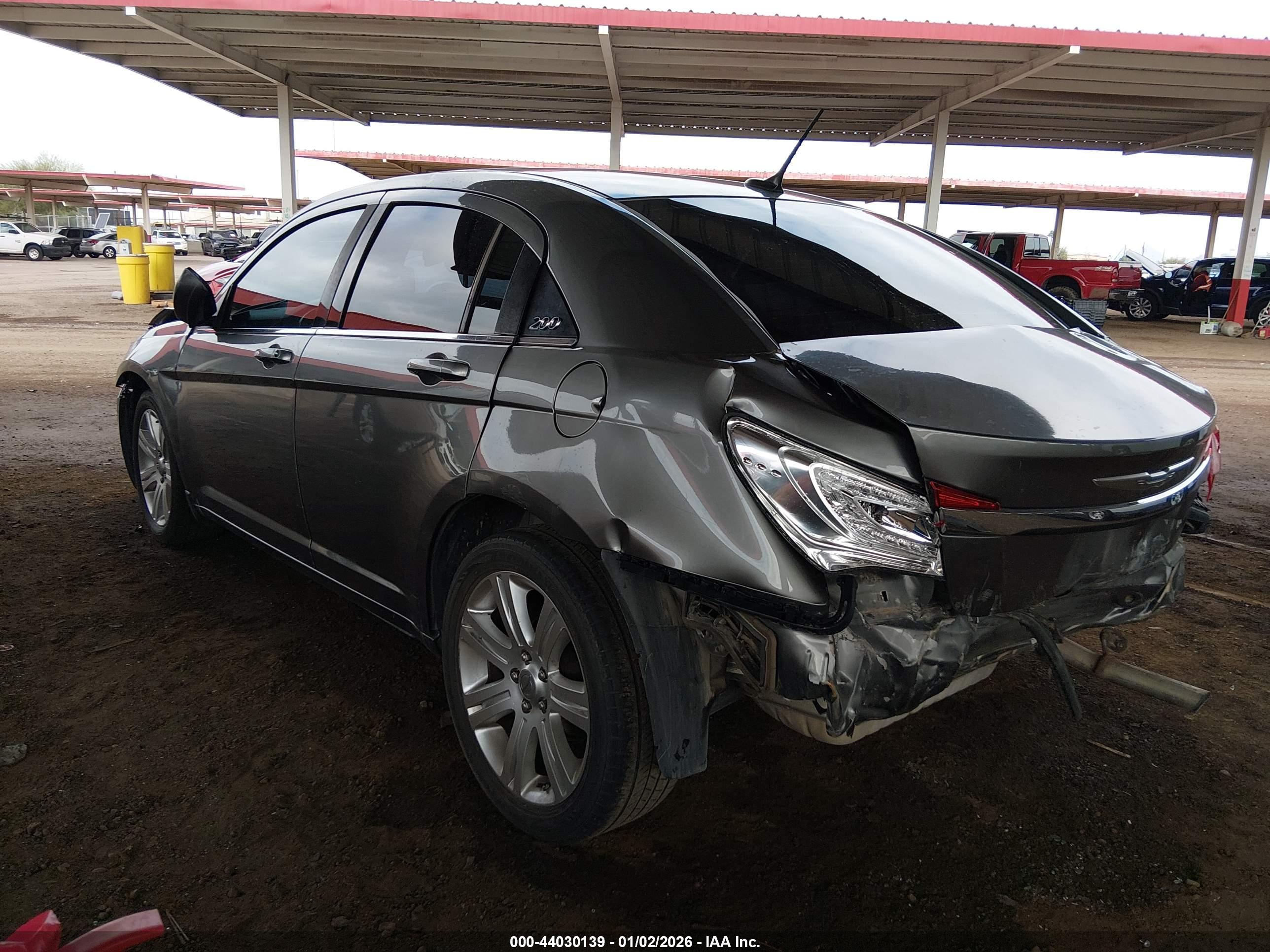 CHRYSLER 200 image 3