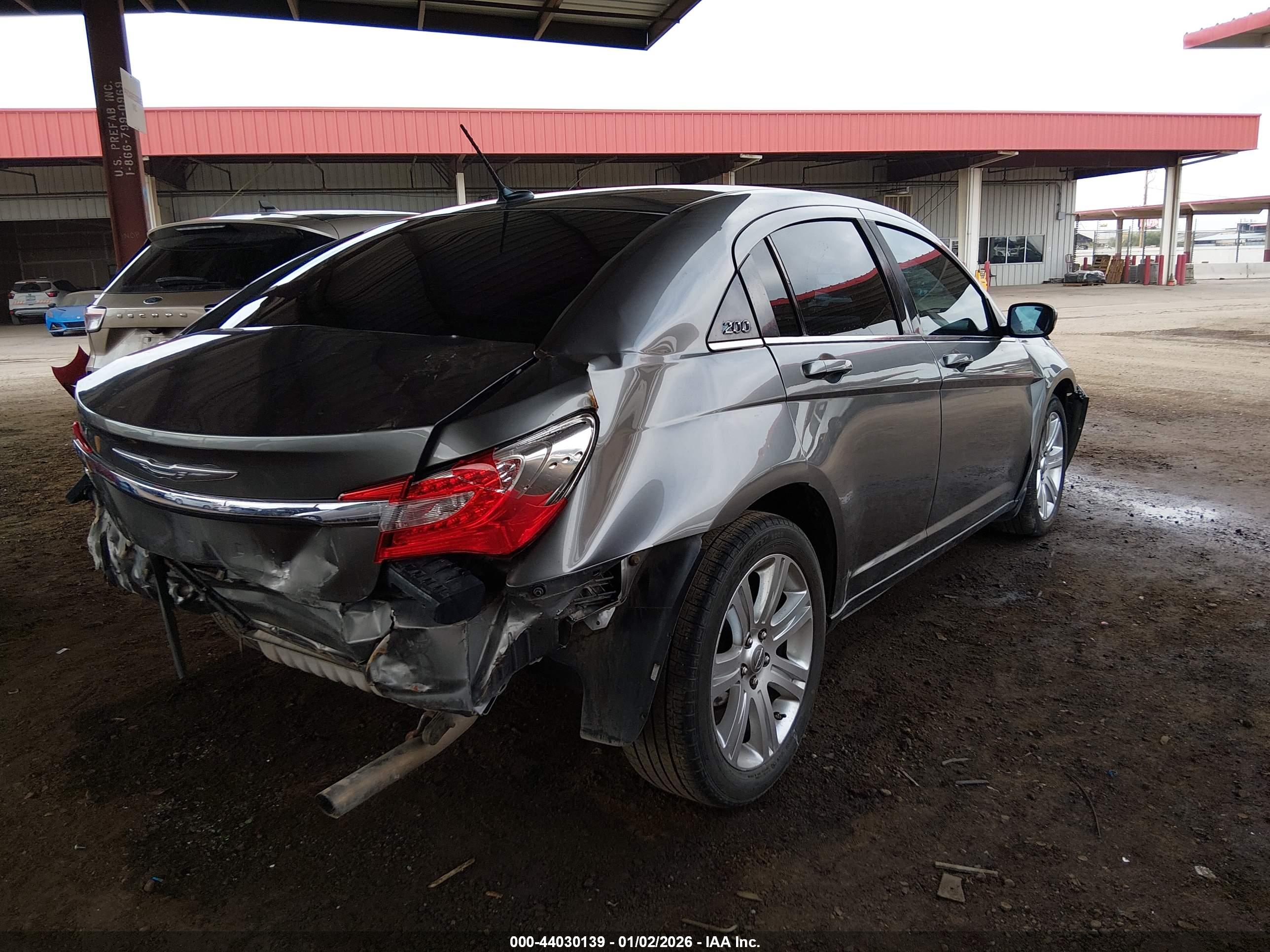 CHRYSLER 200 image 4