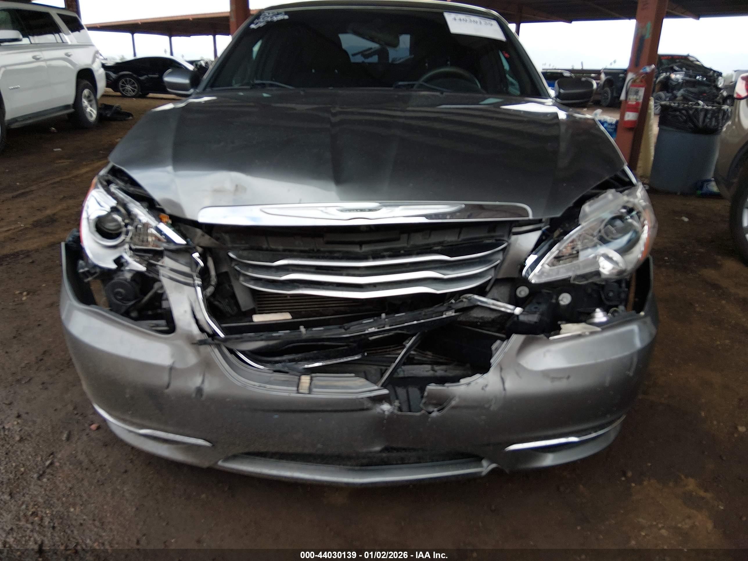 CHRYSLER 200 image 6