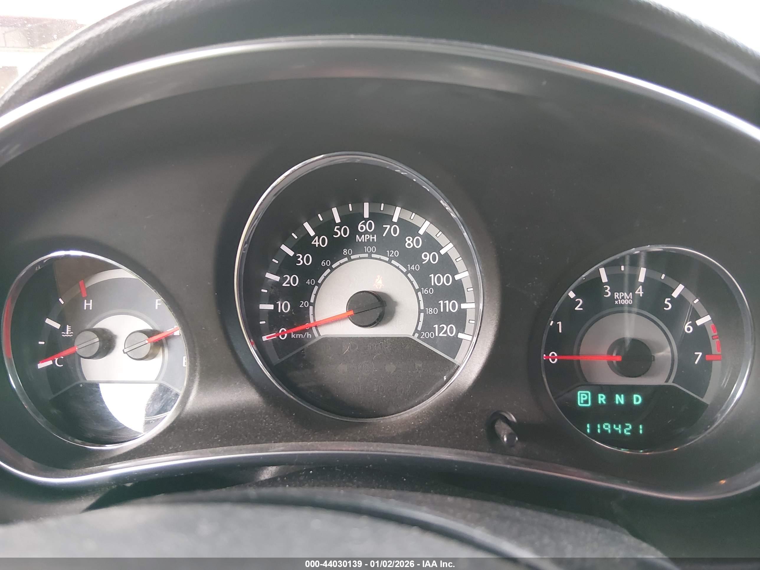 CHRYSLER 200 image 7