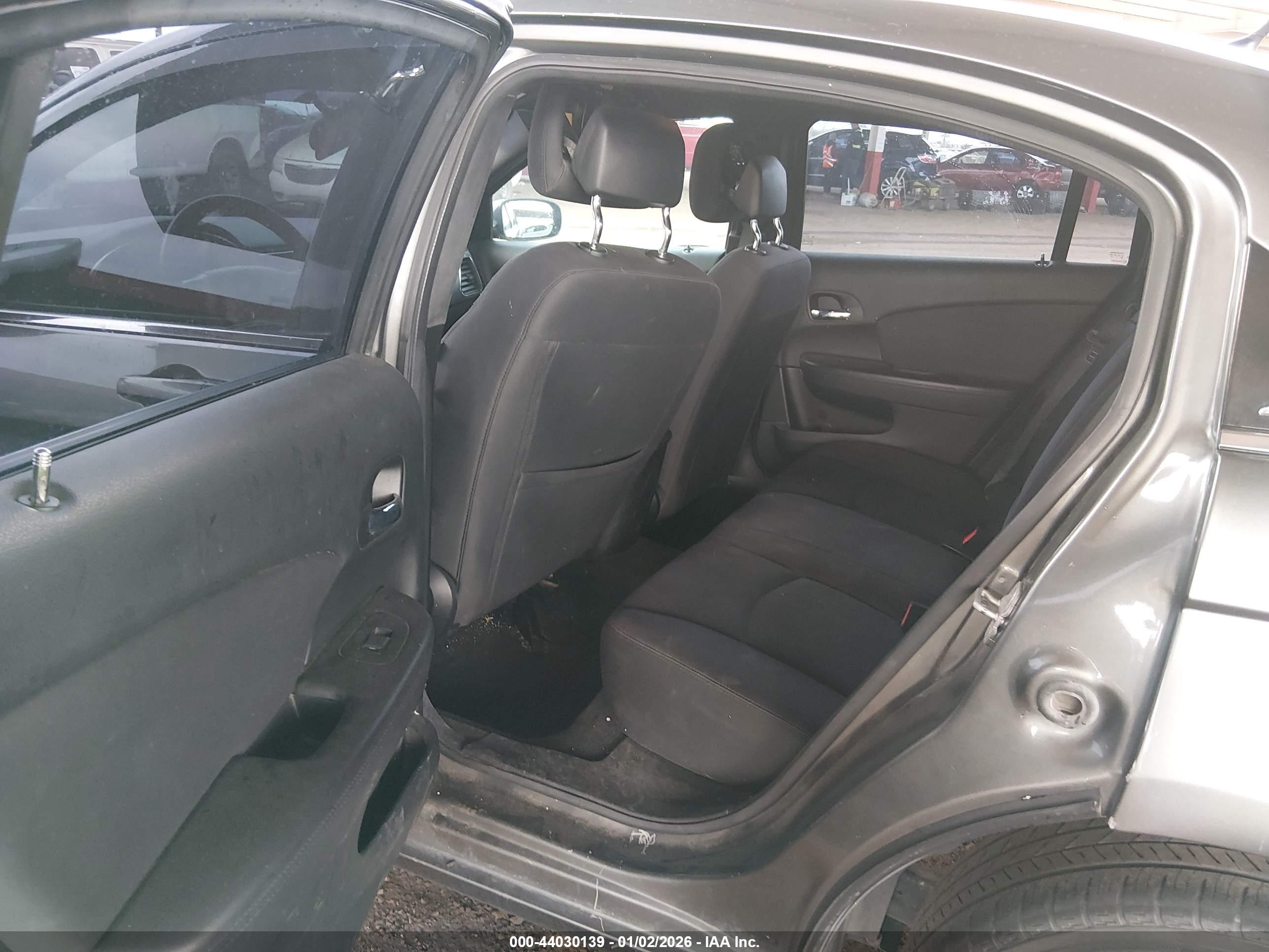 CHRYSLER 200 image 8