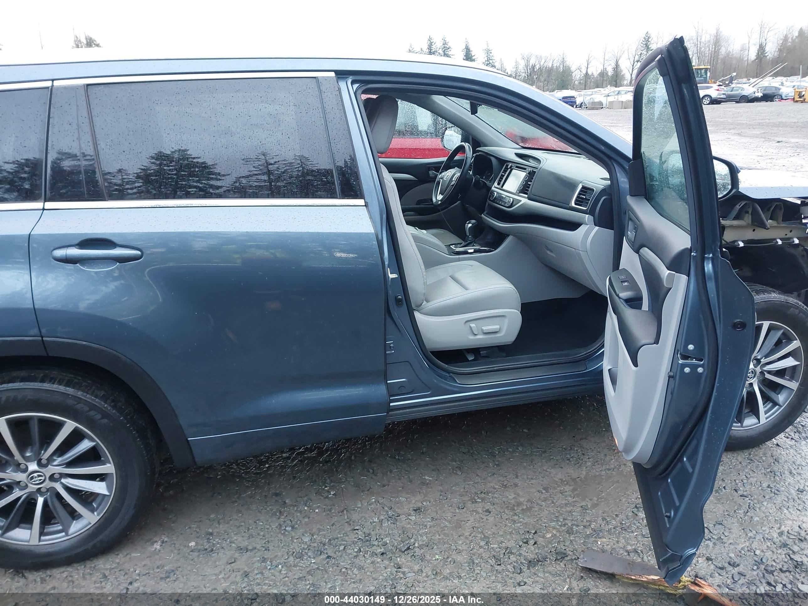 TOYOTA HIGHLANDER image 5