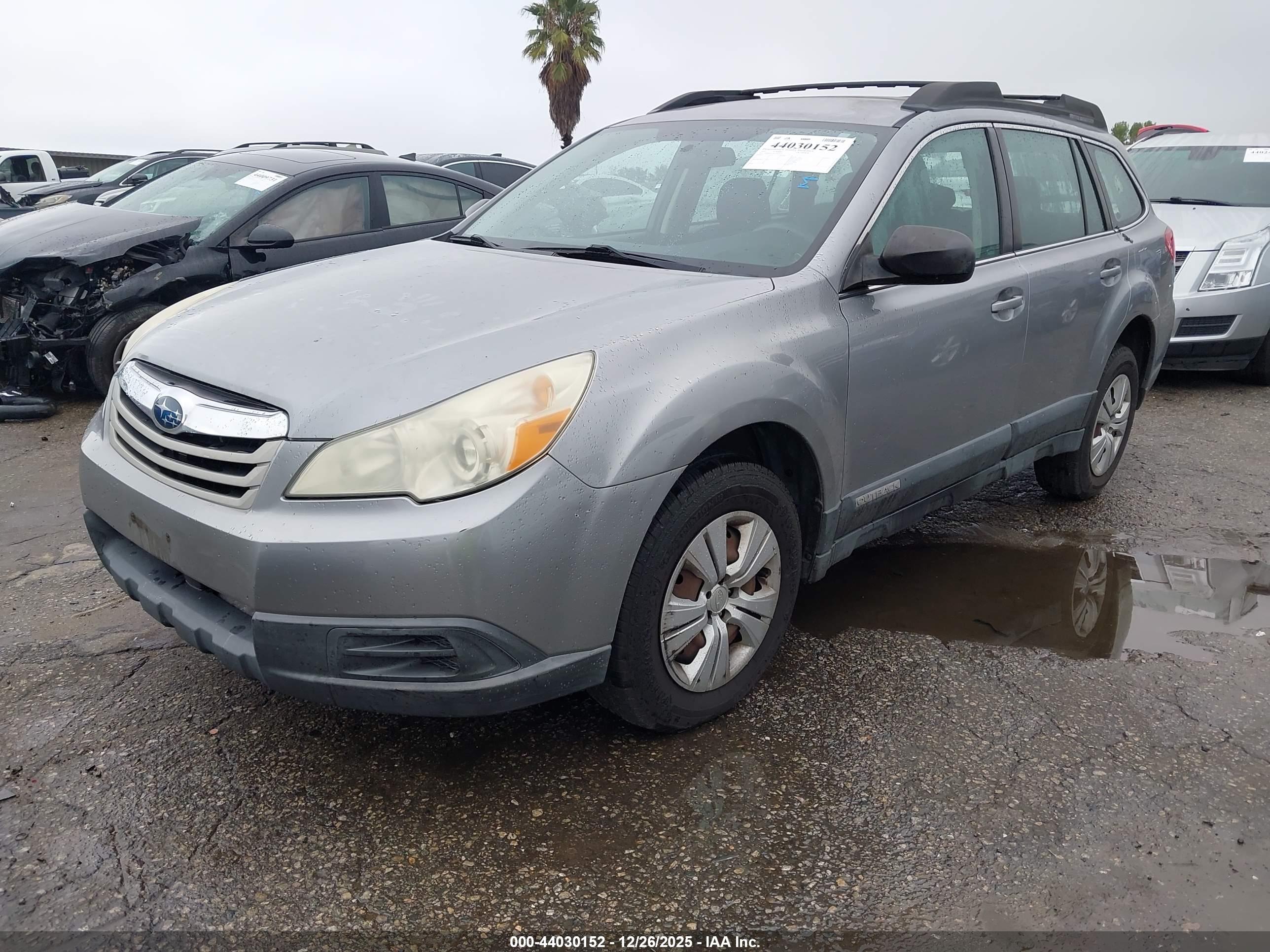 SUBARU OUTBACK image 2