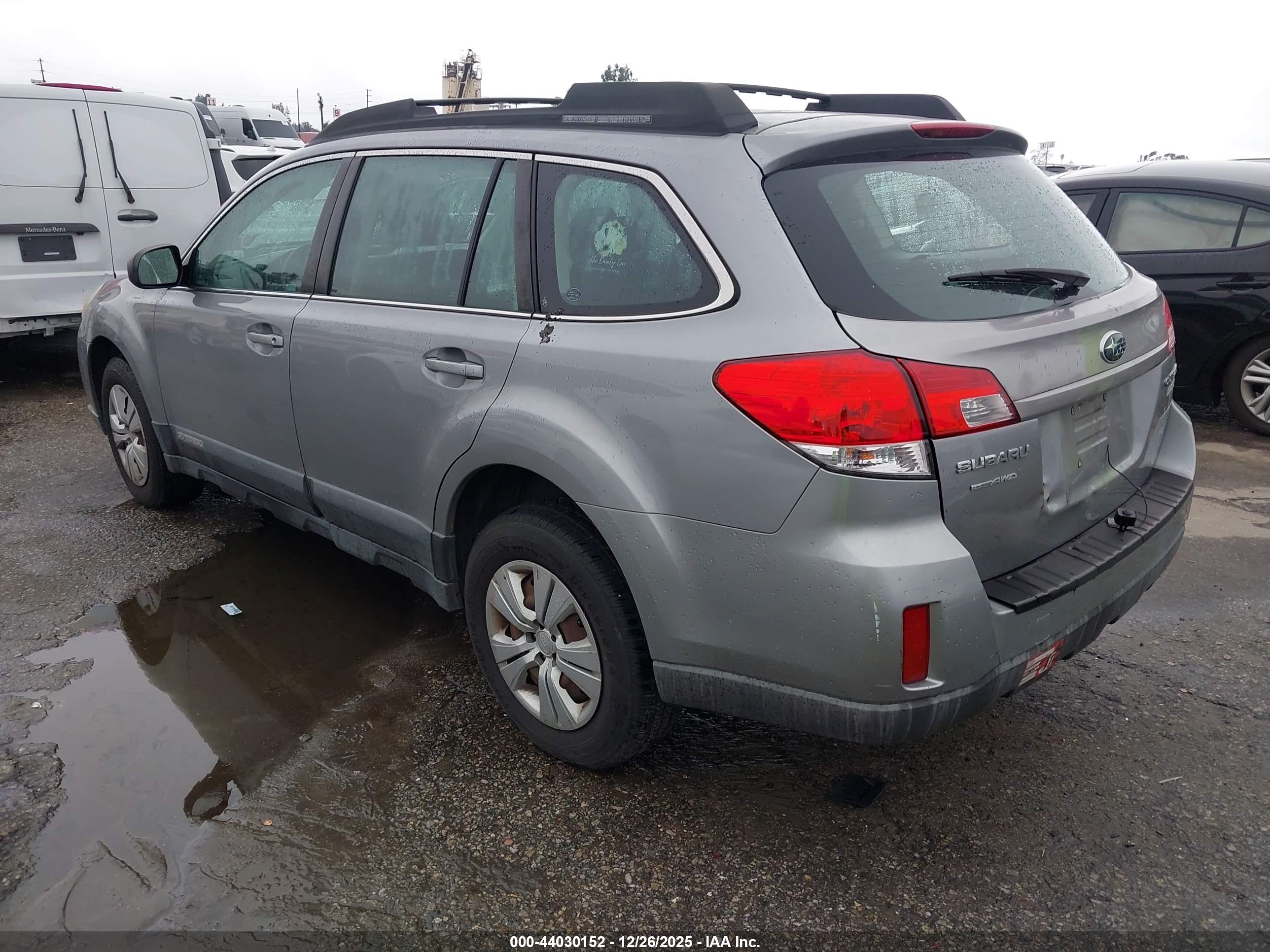 SUBARU OUTBACK image 3