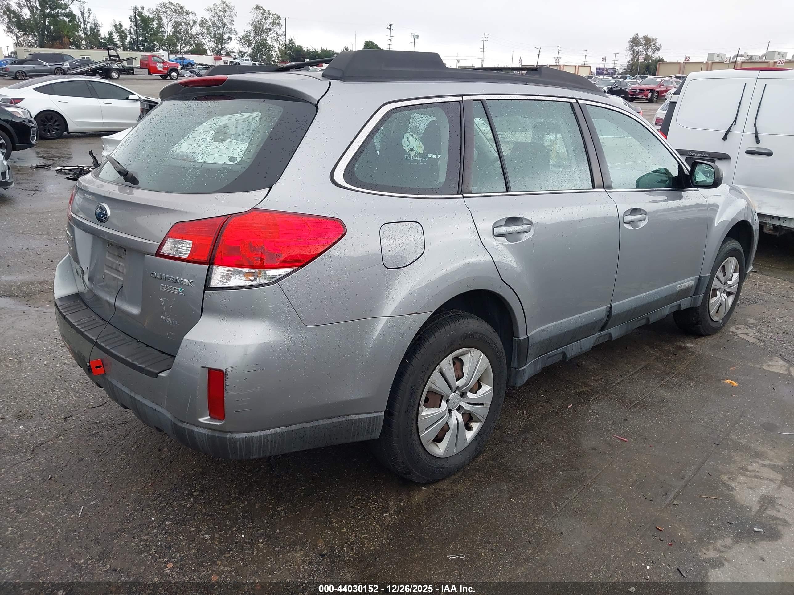 SUBARU OUTBACK image 4