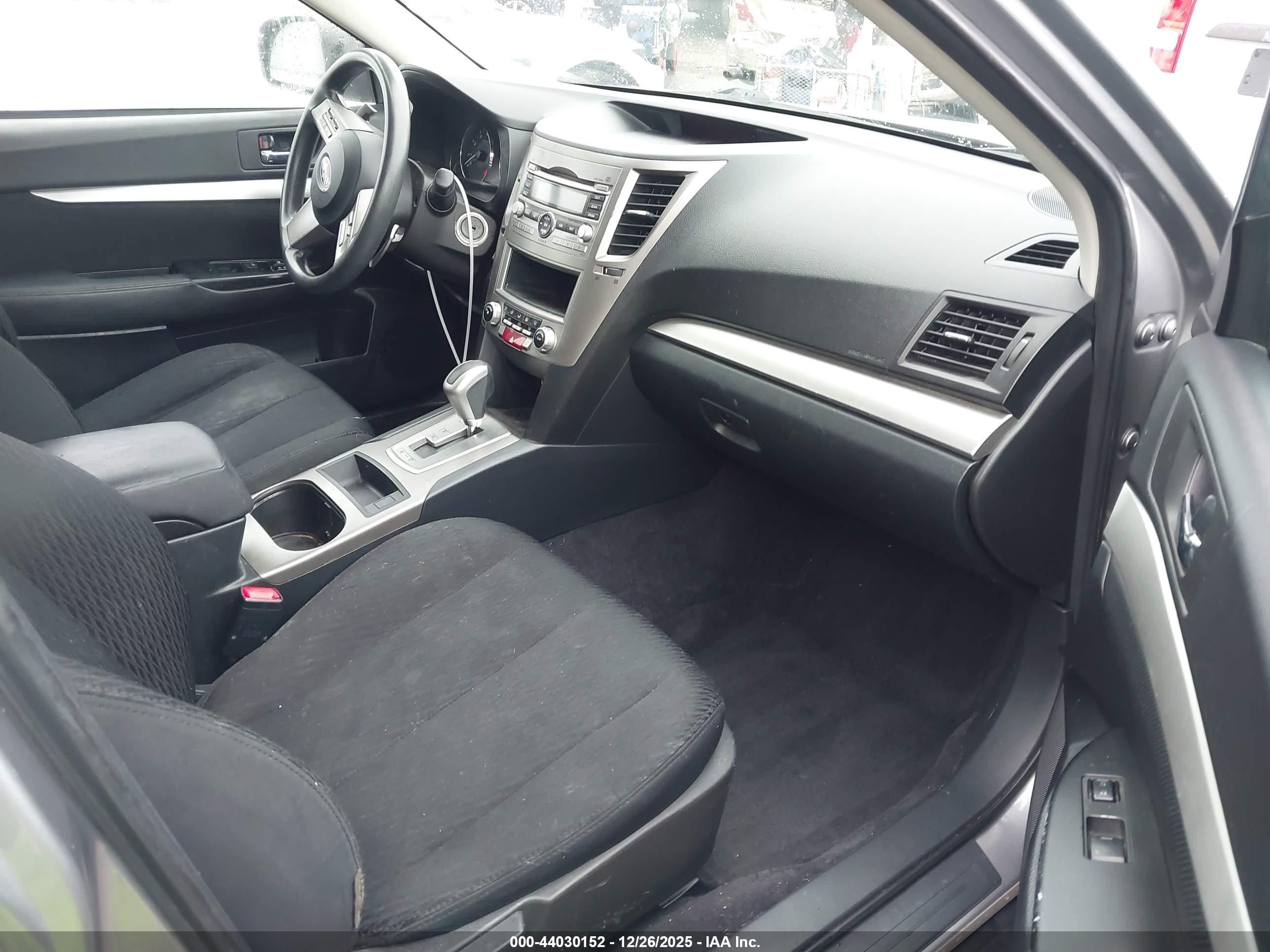 SUBARU OUTBACK image 5