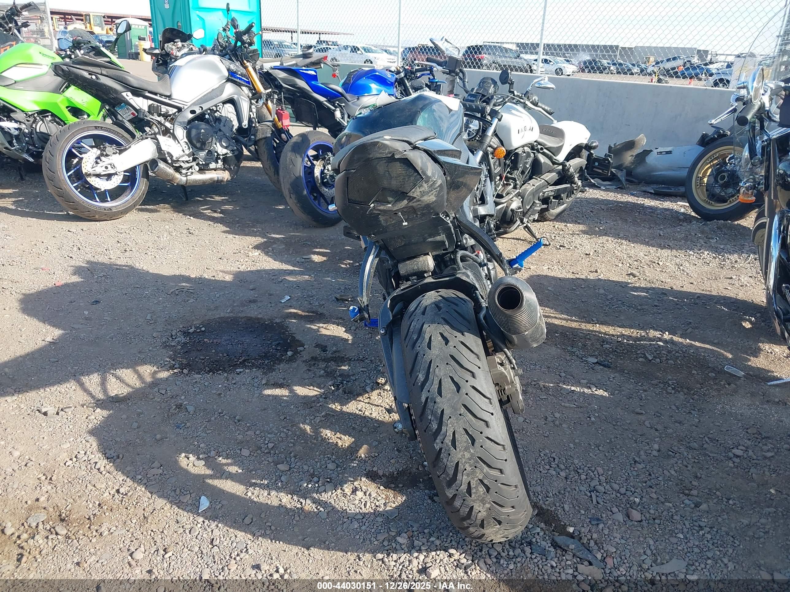 KAWASAKI ZX600 image 6