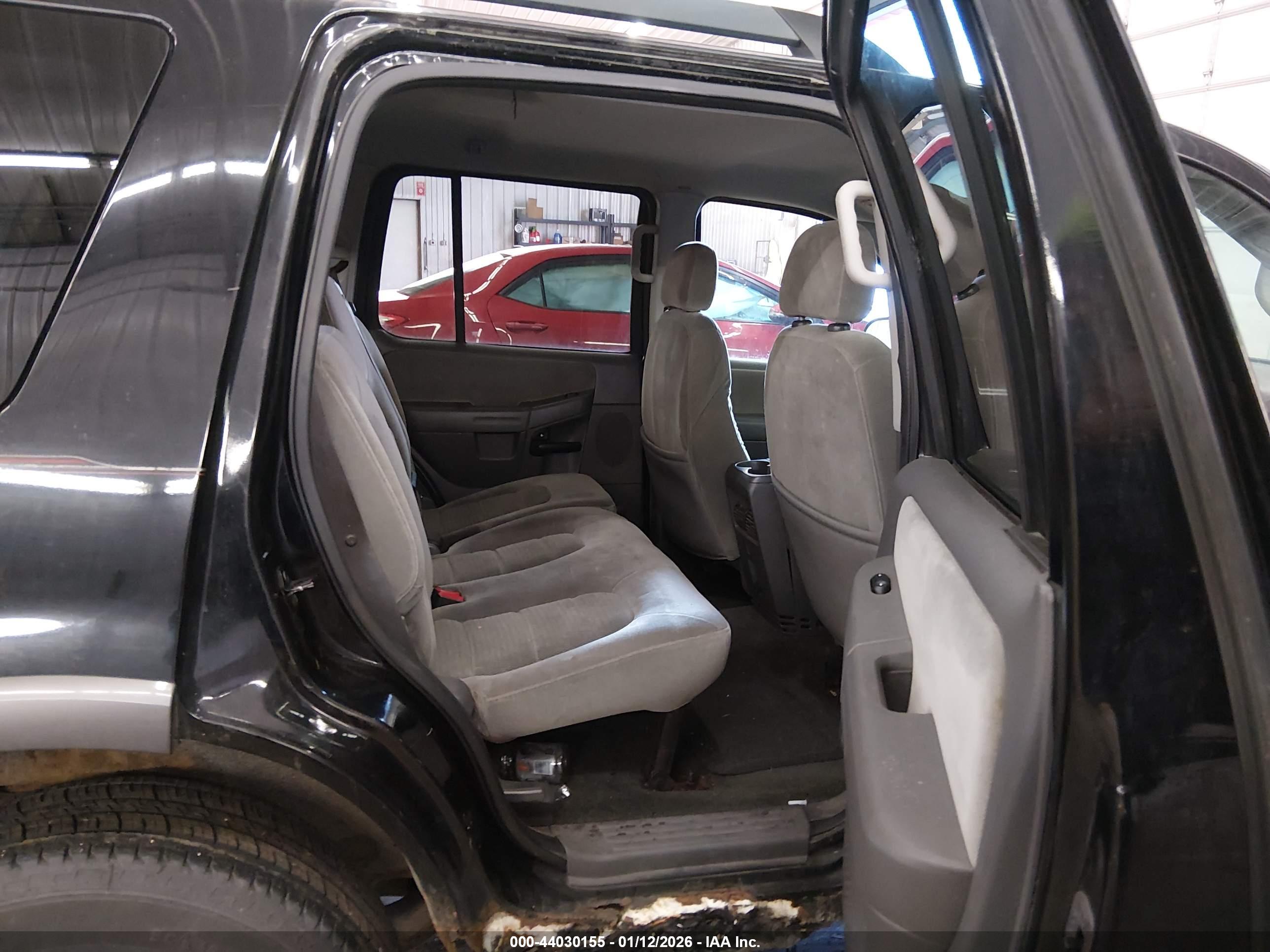 FORD EXPLORER image 8
