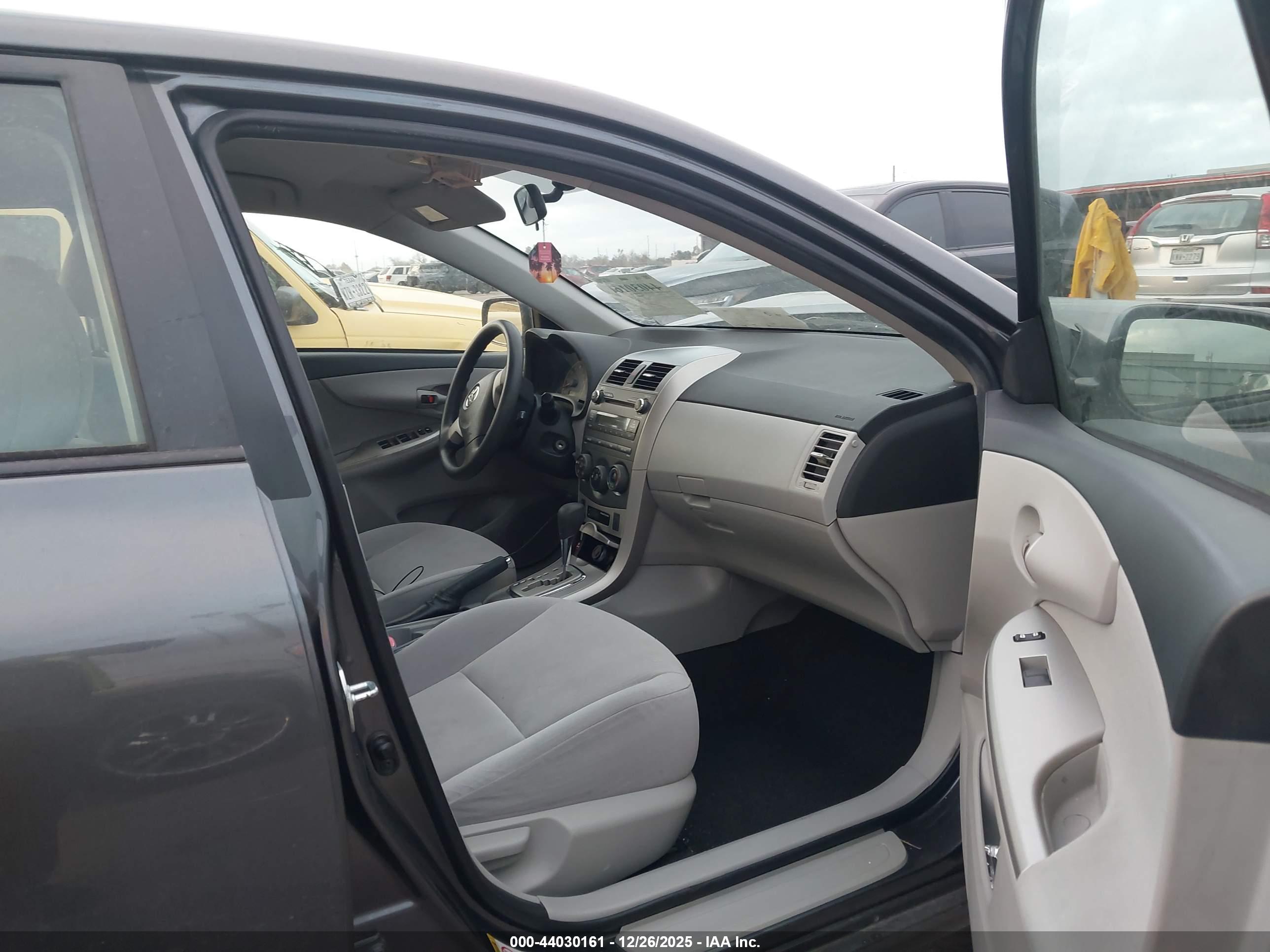 TOYOTA COROLLA image 5