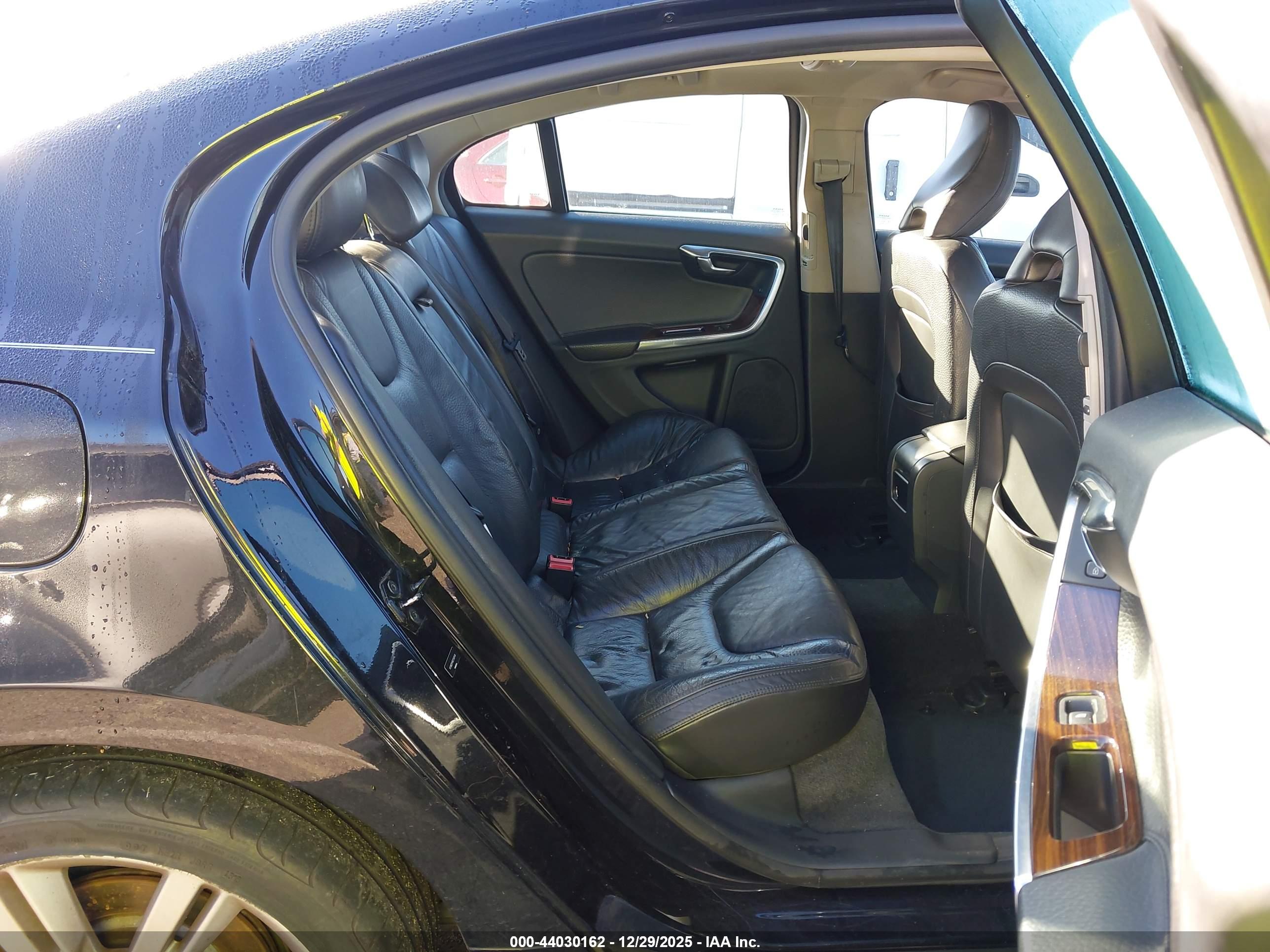 VOLVO S60 image 8