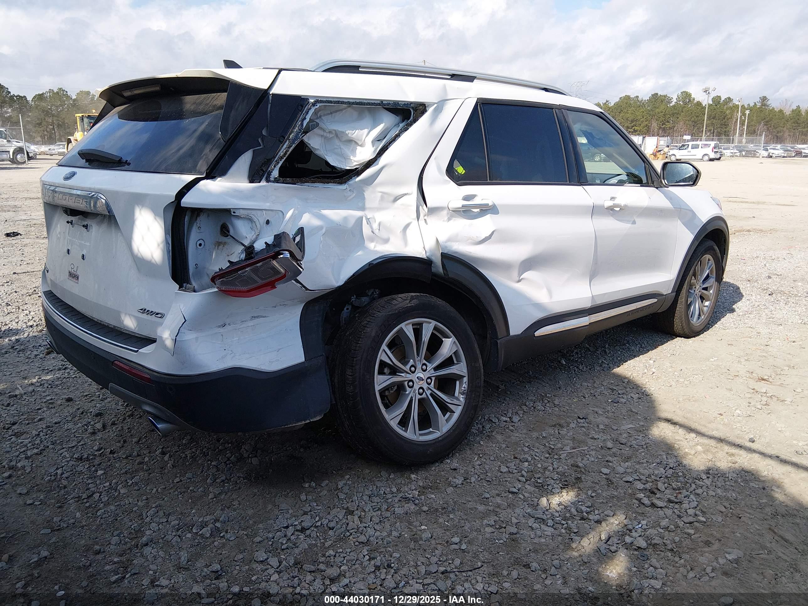FORD EXPLORER image 4