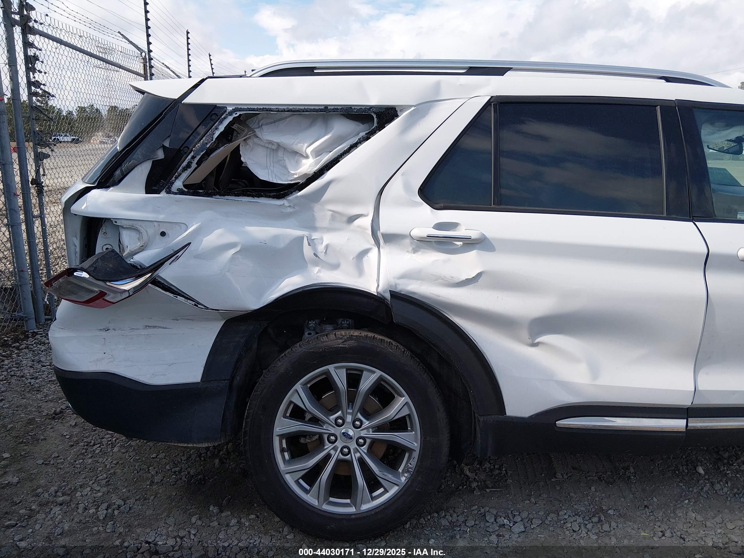 FORD EXPLORER image 6