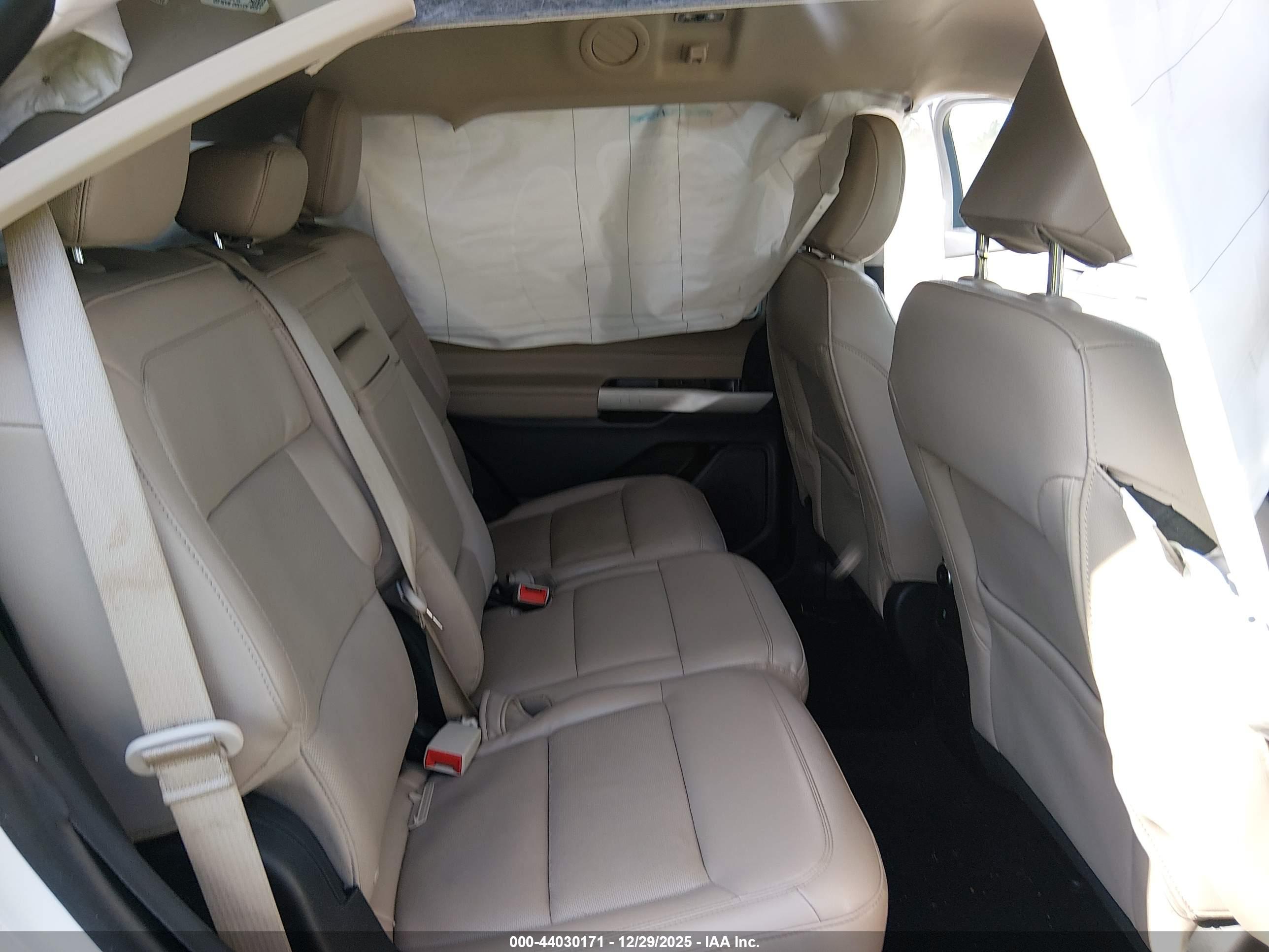 FORD EXPLORER image 8