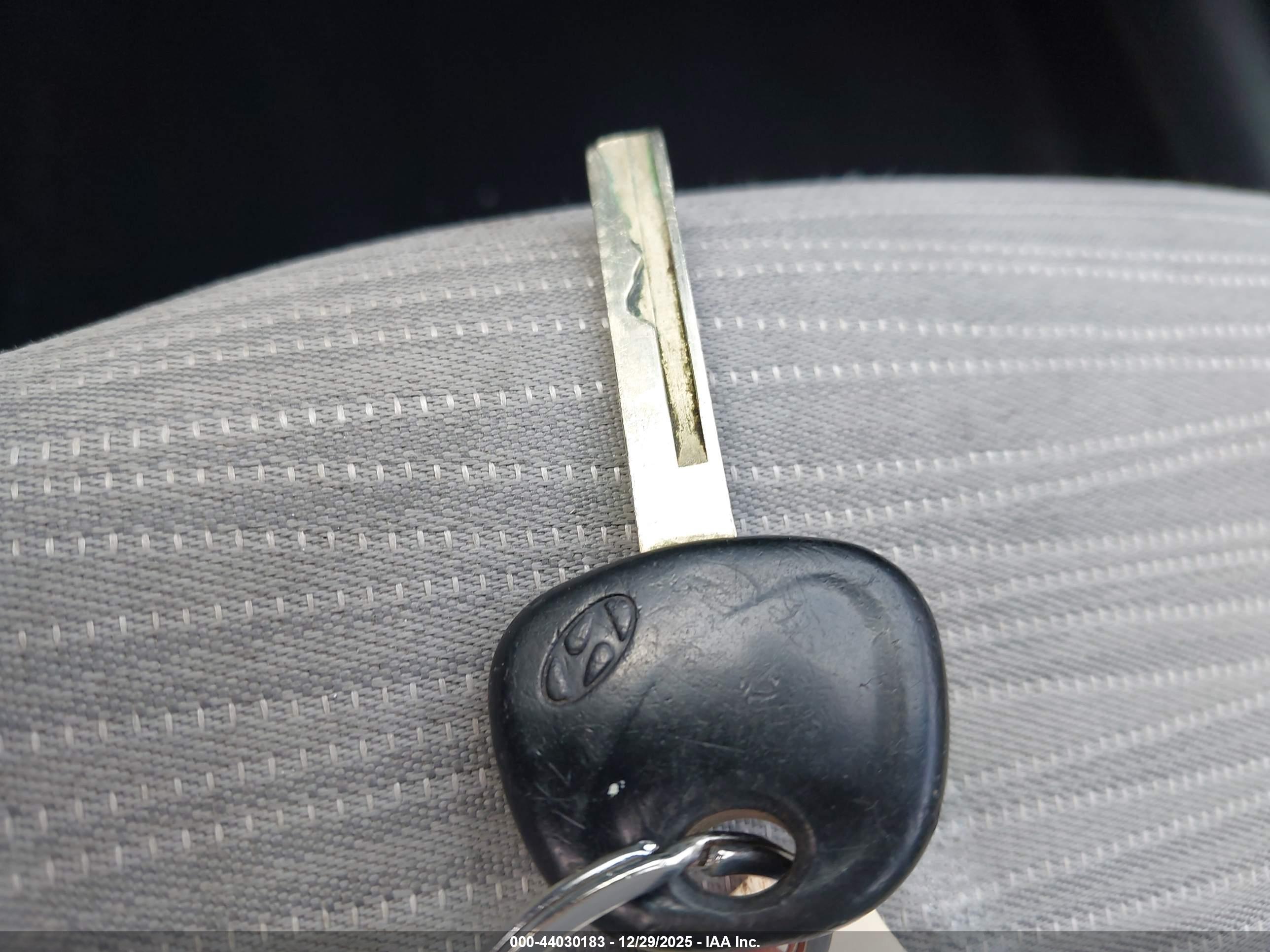 HYUNDAI ACCENT image 11
