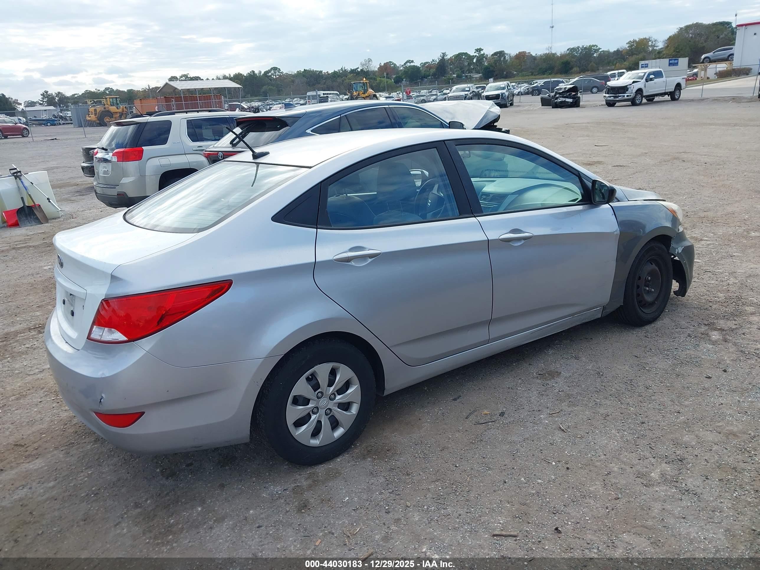 HYUNDAI ACCENT image 4