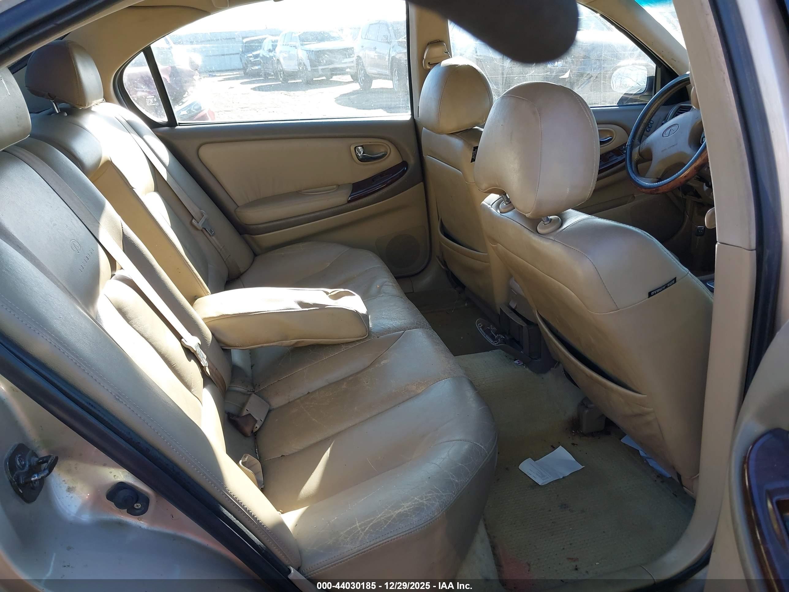 INFINITI I30 image 8
