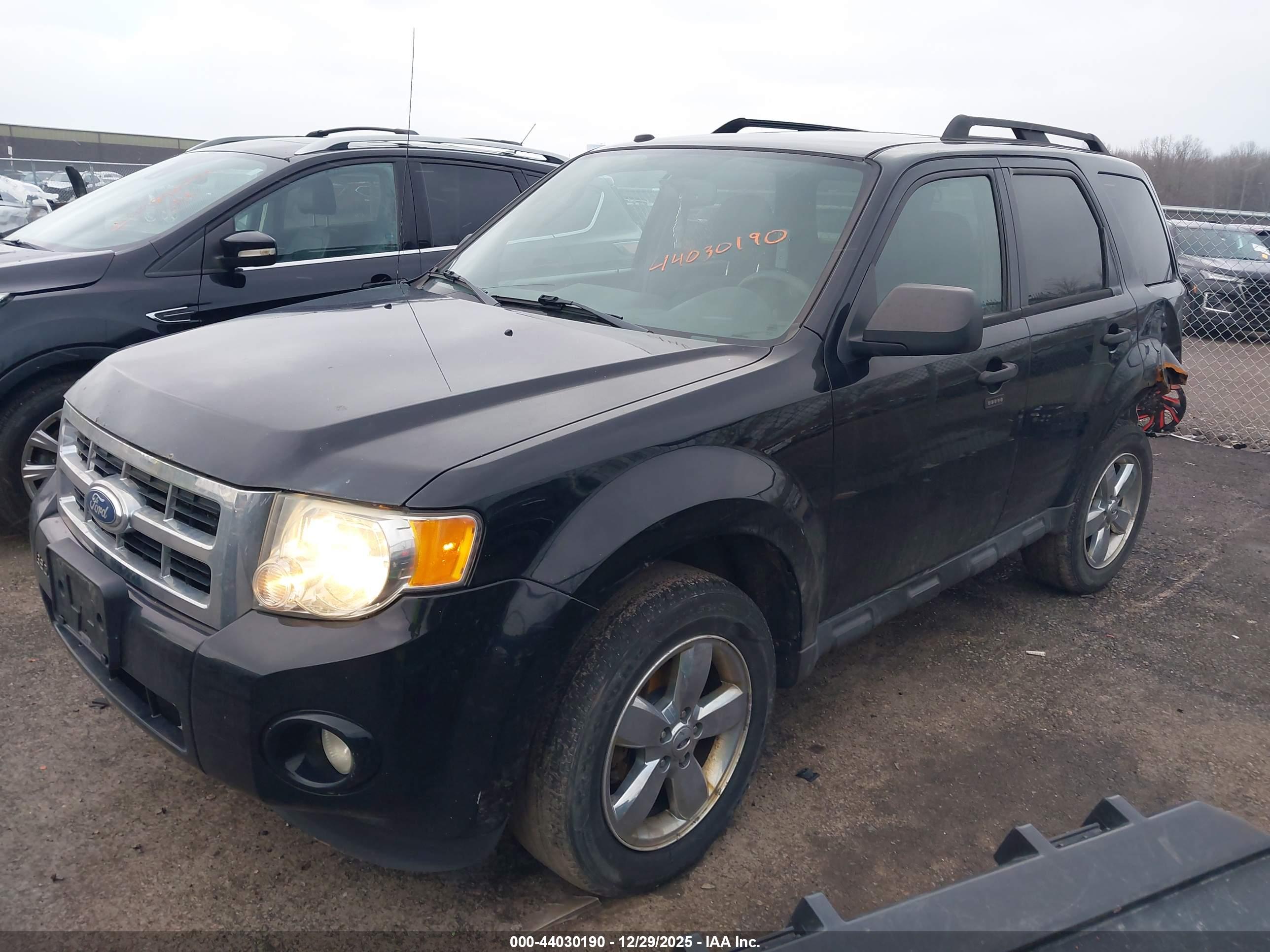 FORD ESCAPE image 2