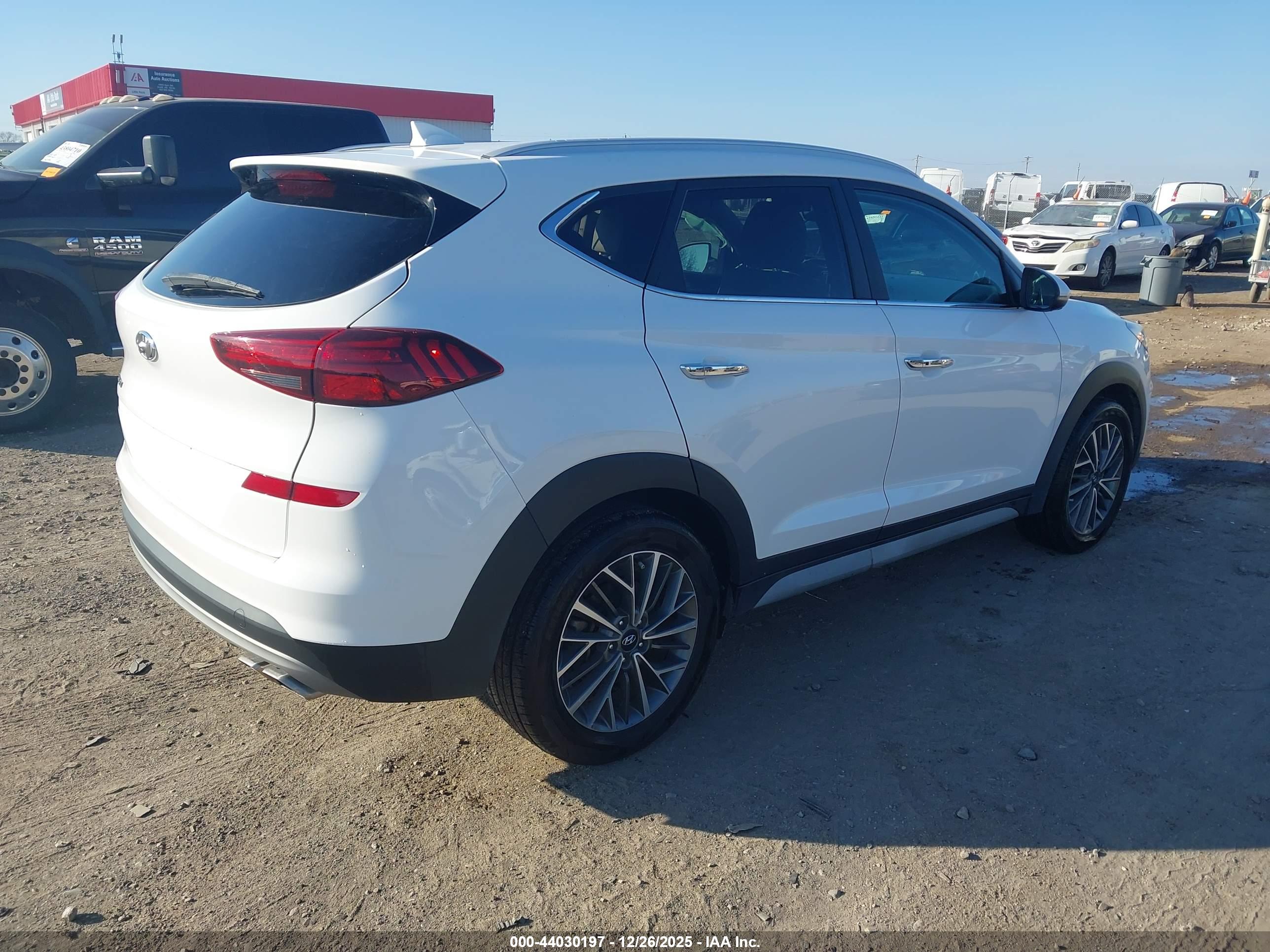 HYUNDAI TUCSON image 4