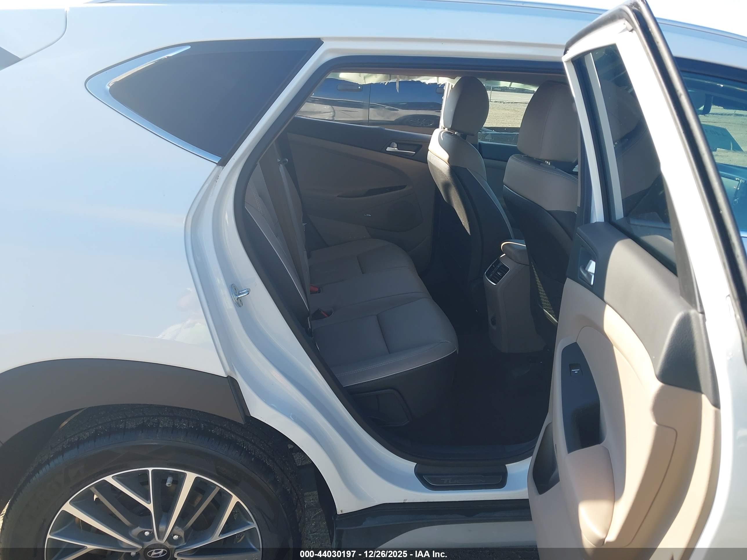 HYUNDAI TUCSON image 8