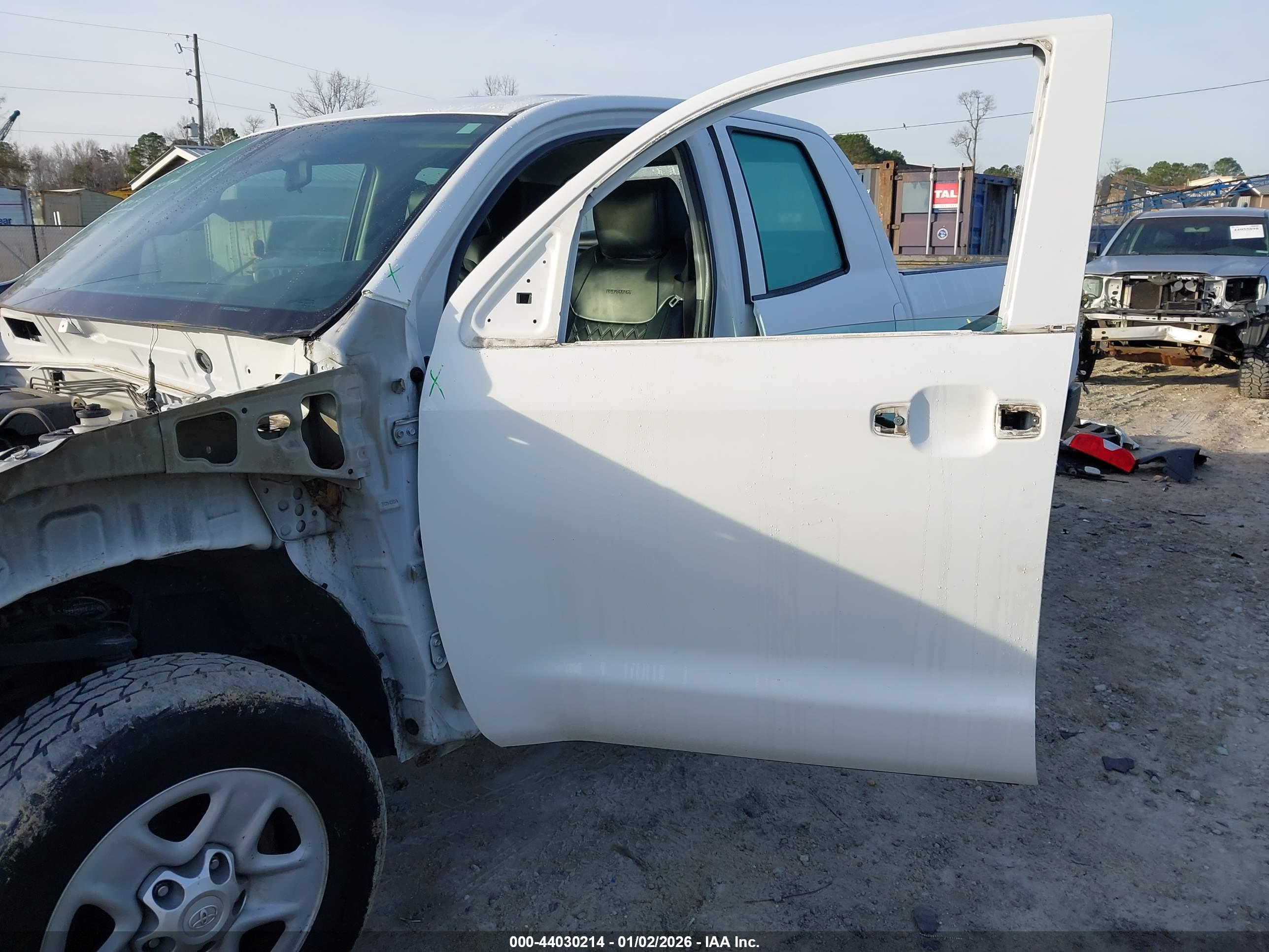 TOYOTA TUNDRA image 6