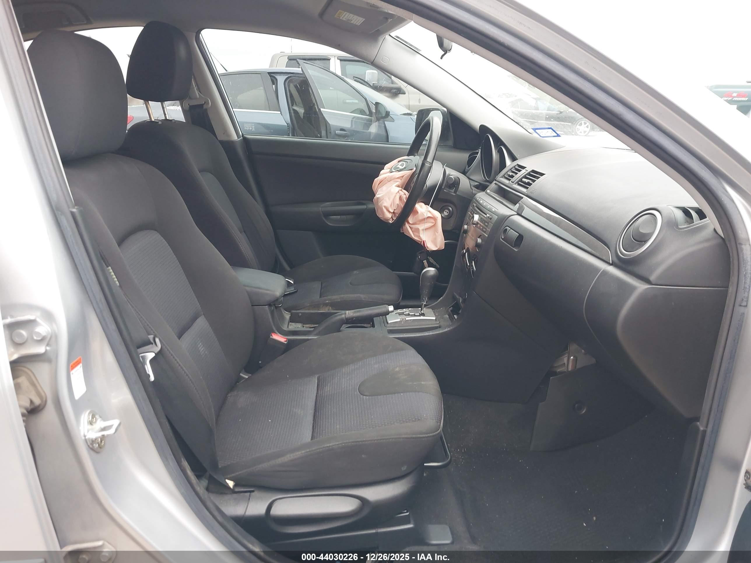 MAZDA MAZDA3 image 5