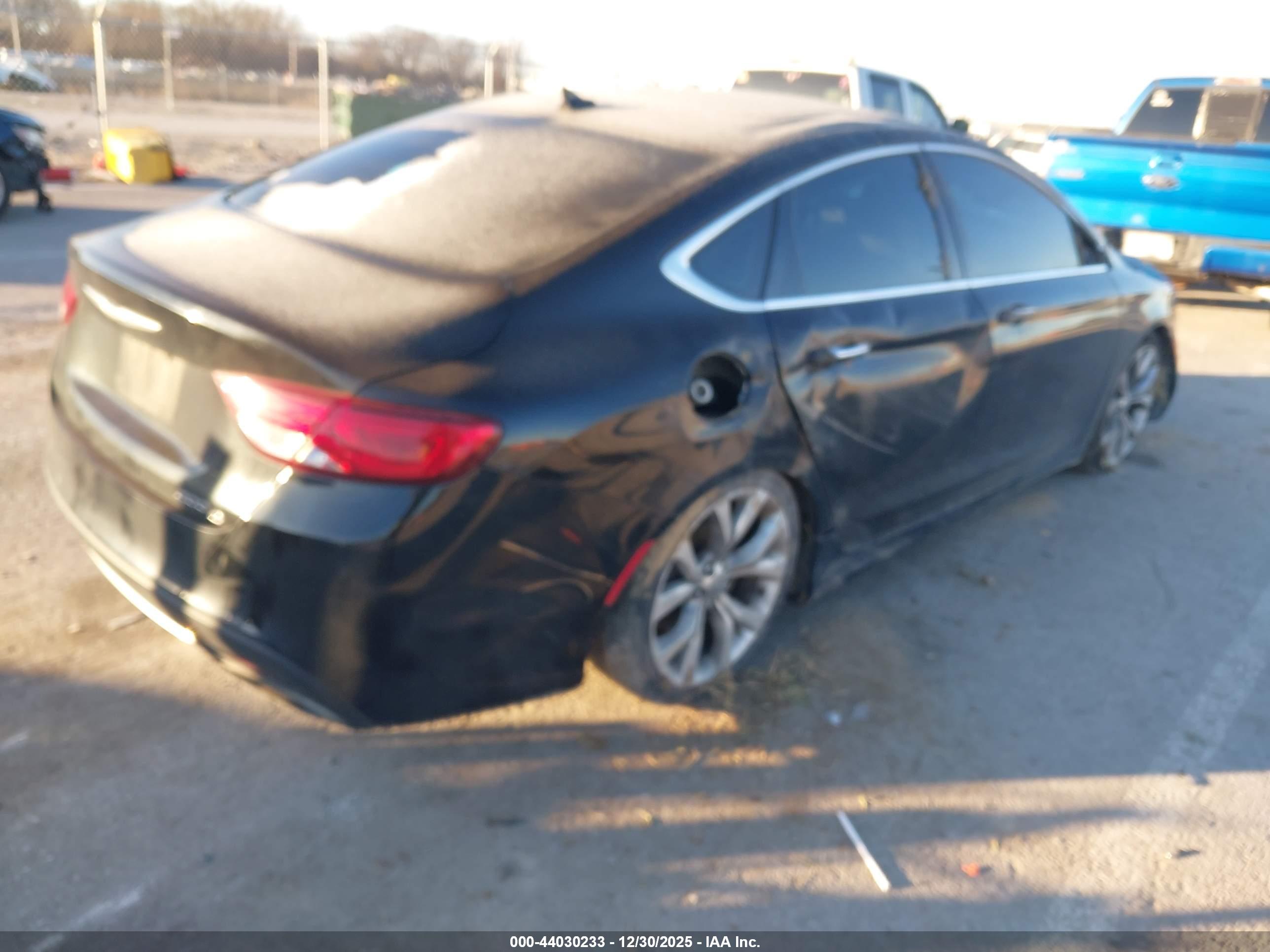 CHRYSLER 200 image 4