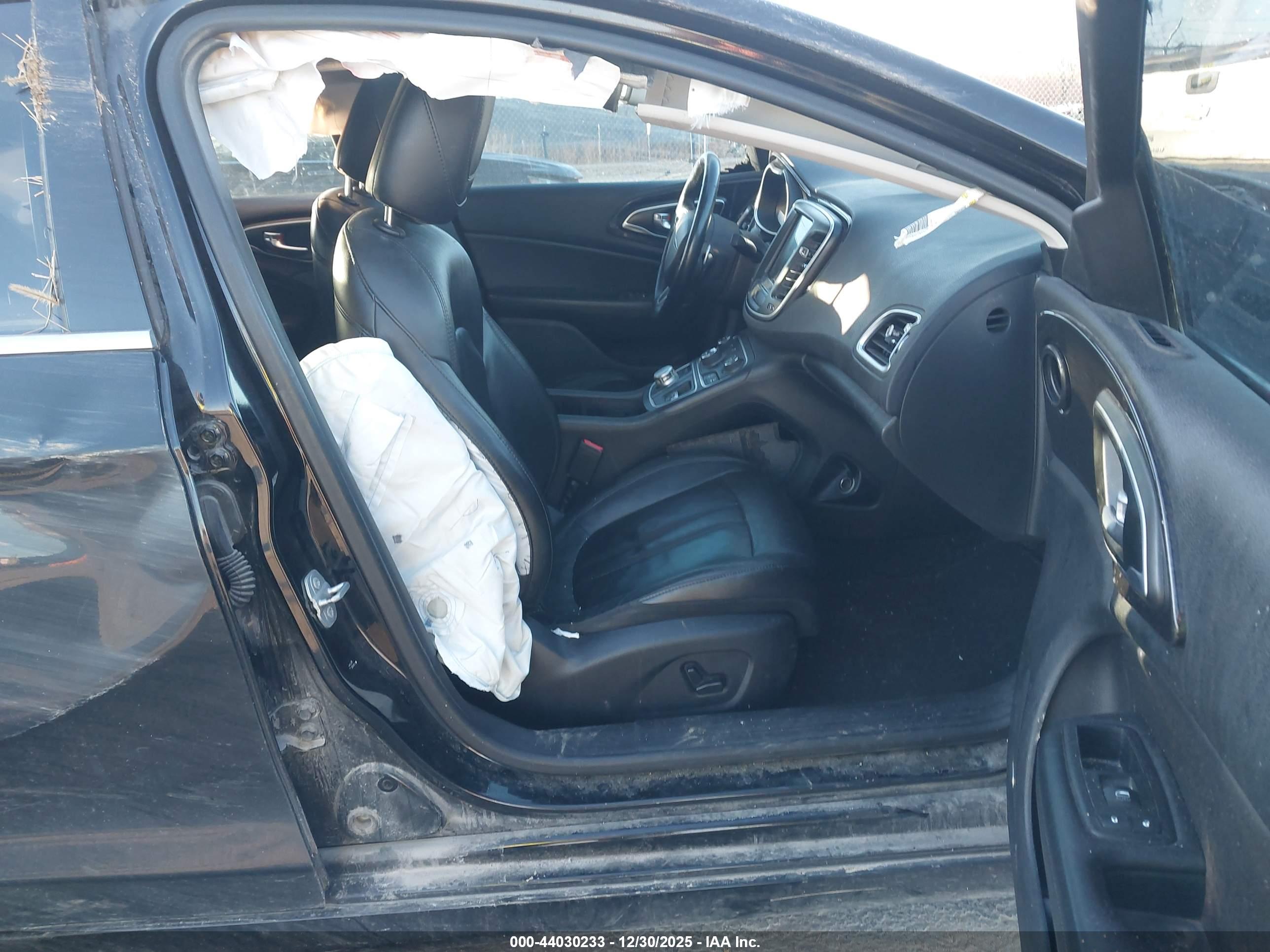 CHRYSLER 200 image 5