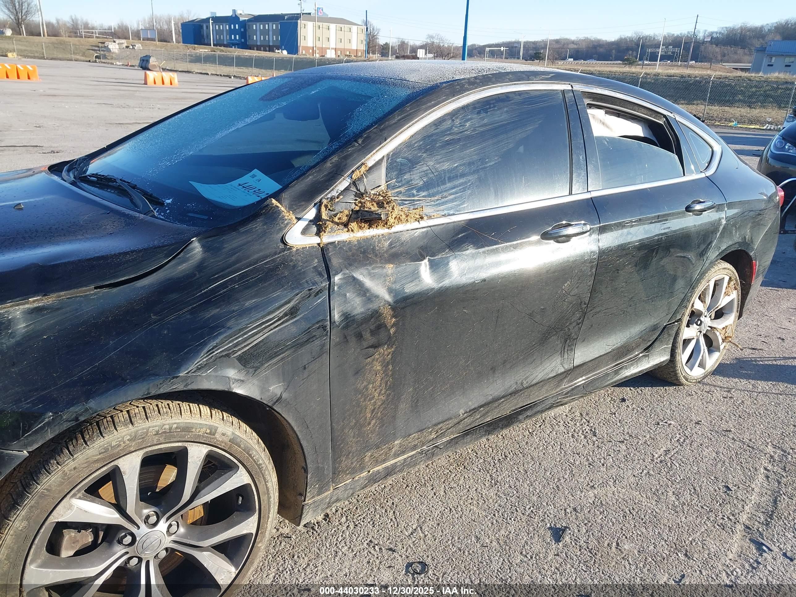 CHRYSLER 200 image 6