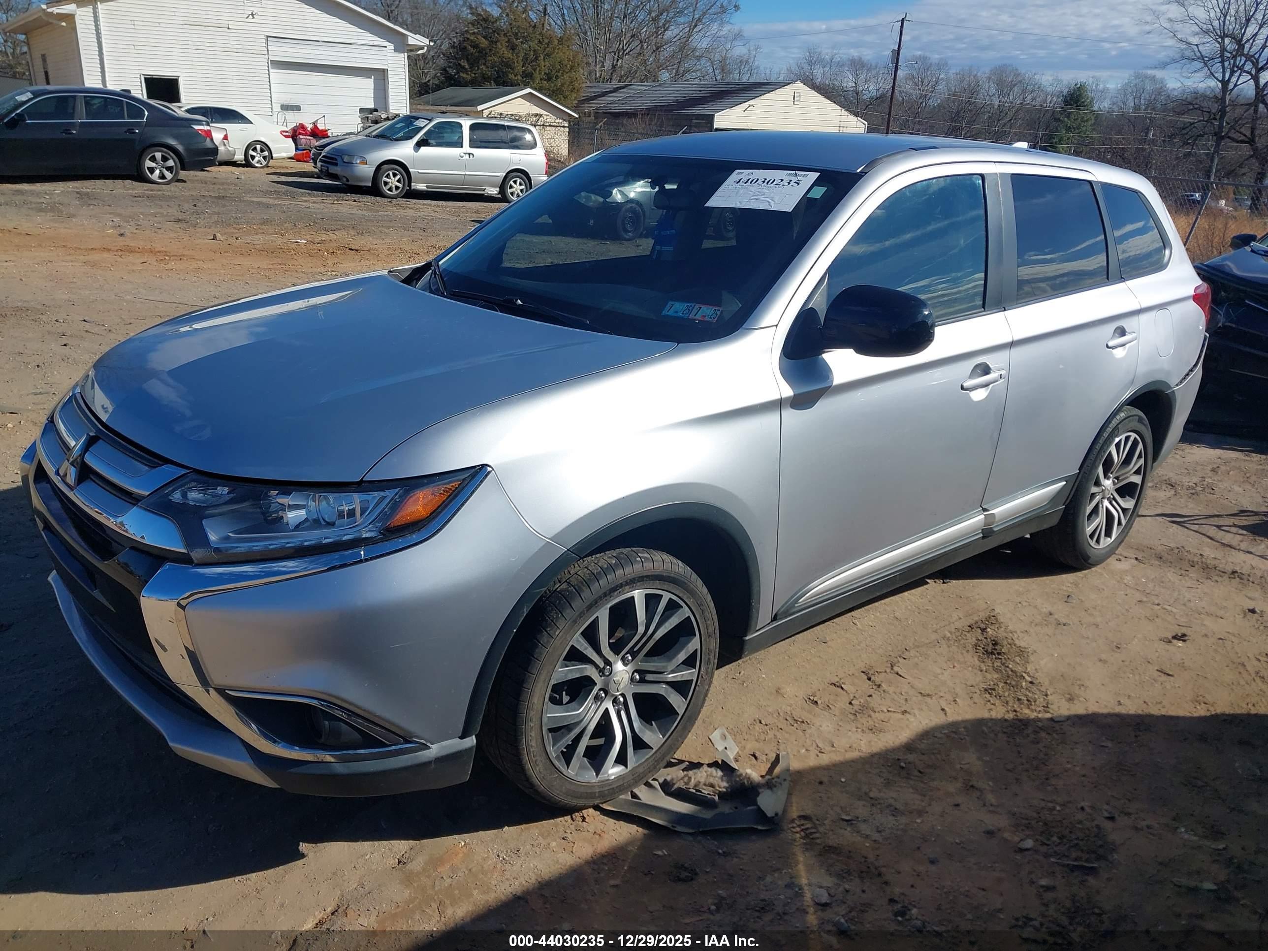 MITSUBISHI OUTLANDER image 2
