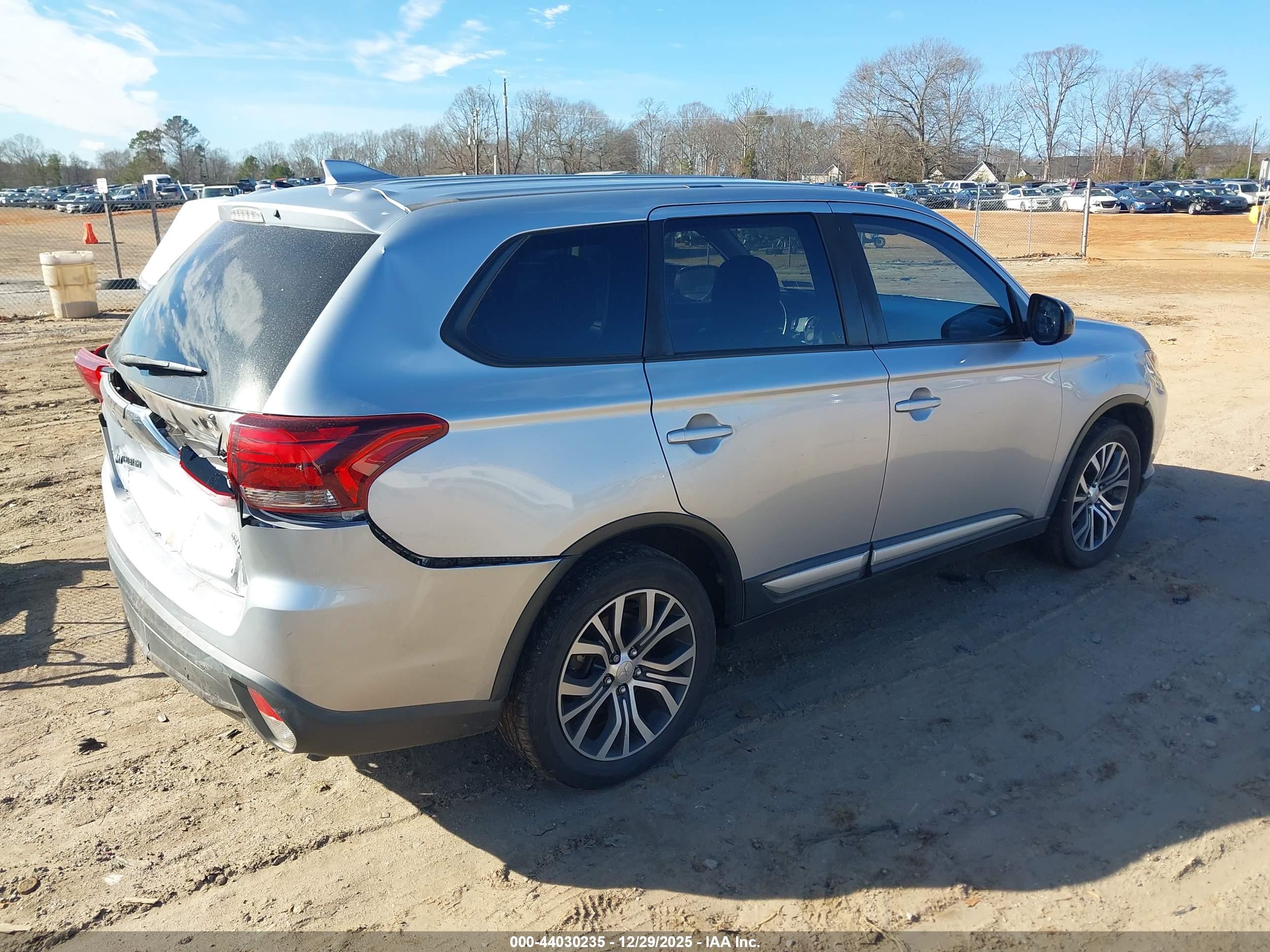 MITSUBISHI OUTLANDER image 4