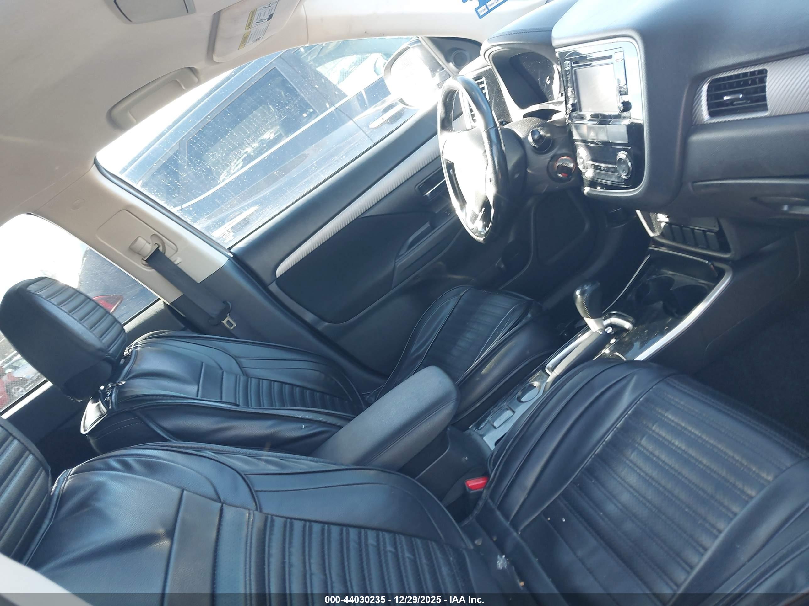MITSUBISHI OUTLANDER image 5