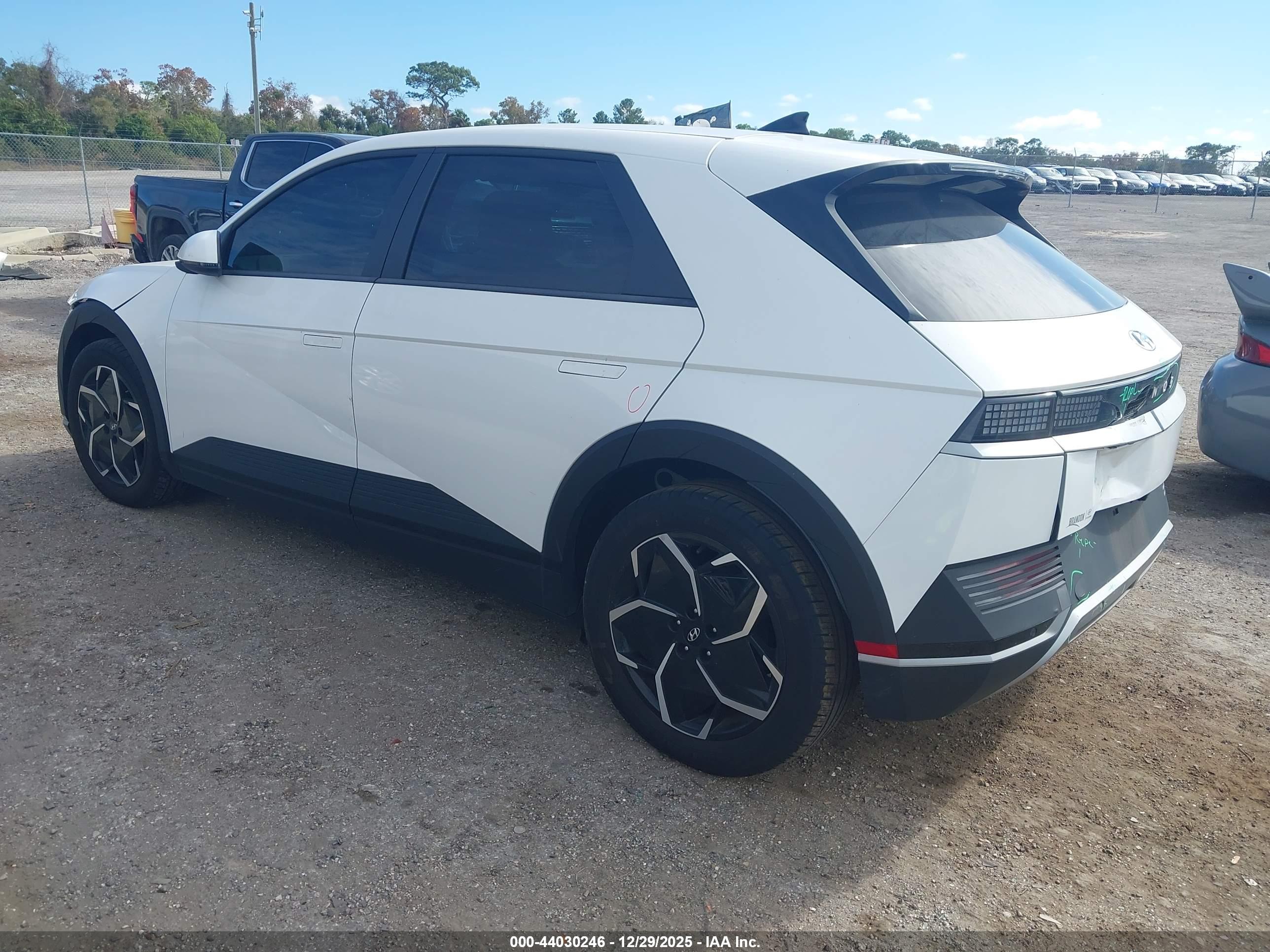 HYUNDAI IONIQ image 3