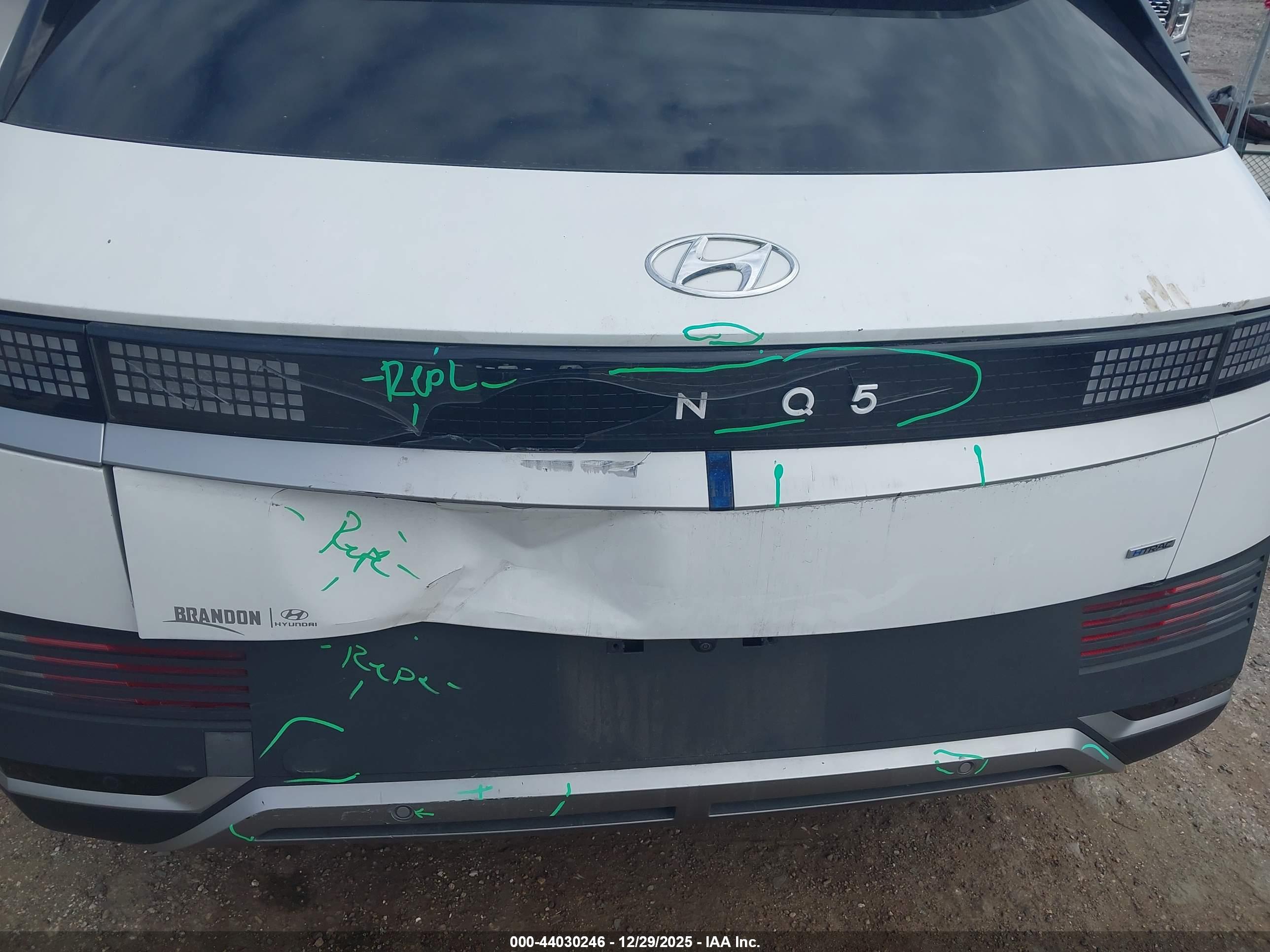 HYUNDAI IONIQ image 6