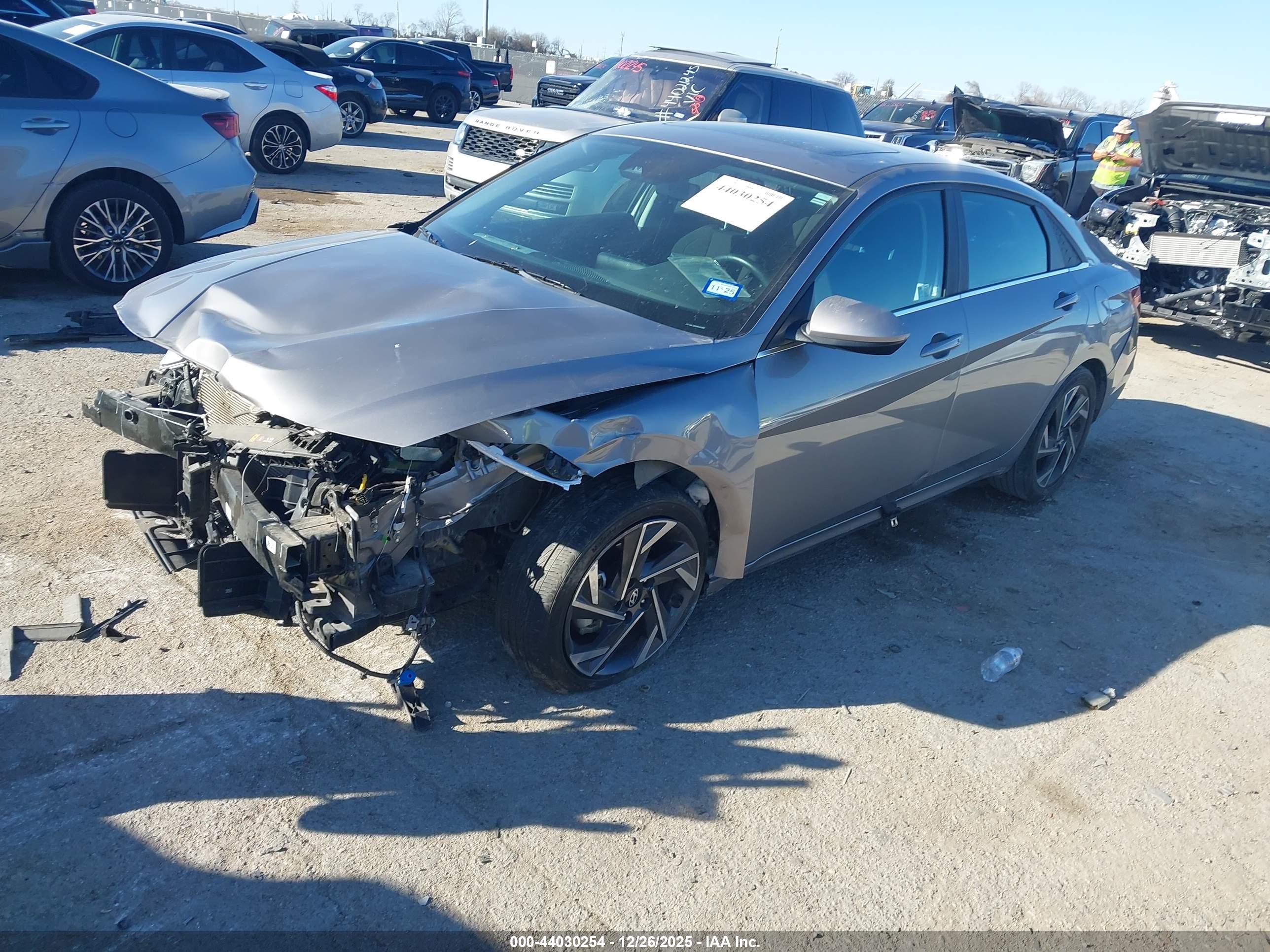 HYUNDAI ELANTRA image 2