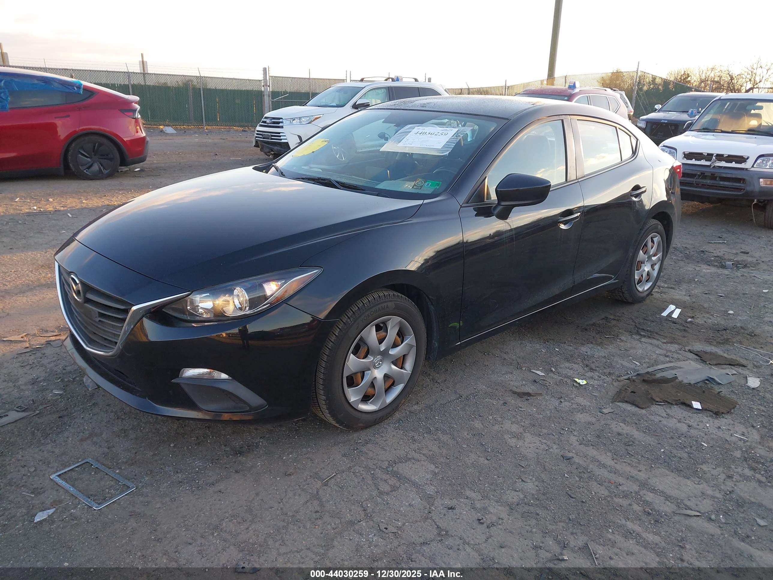 MAZDA MAZDA3 image 2
