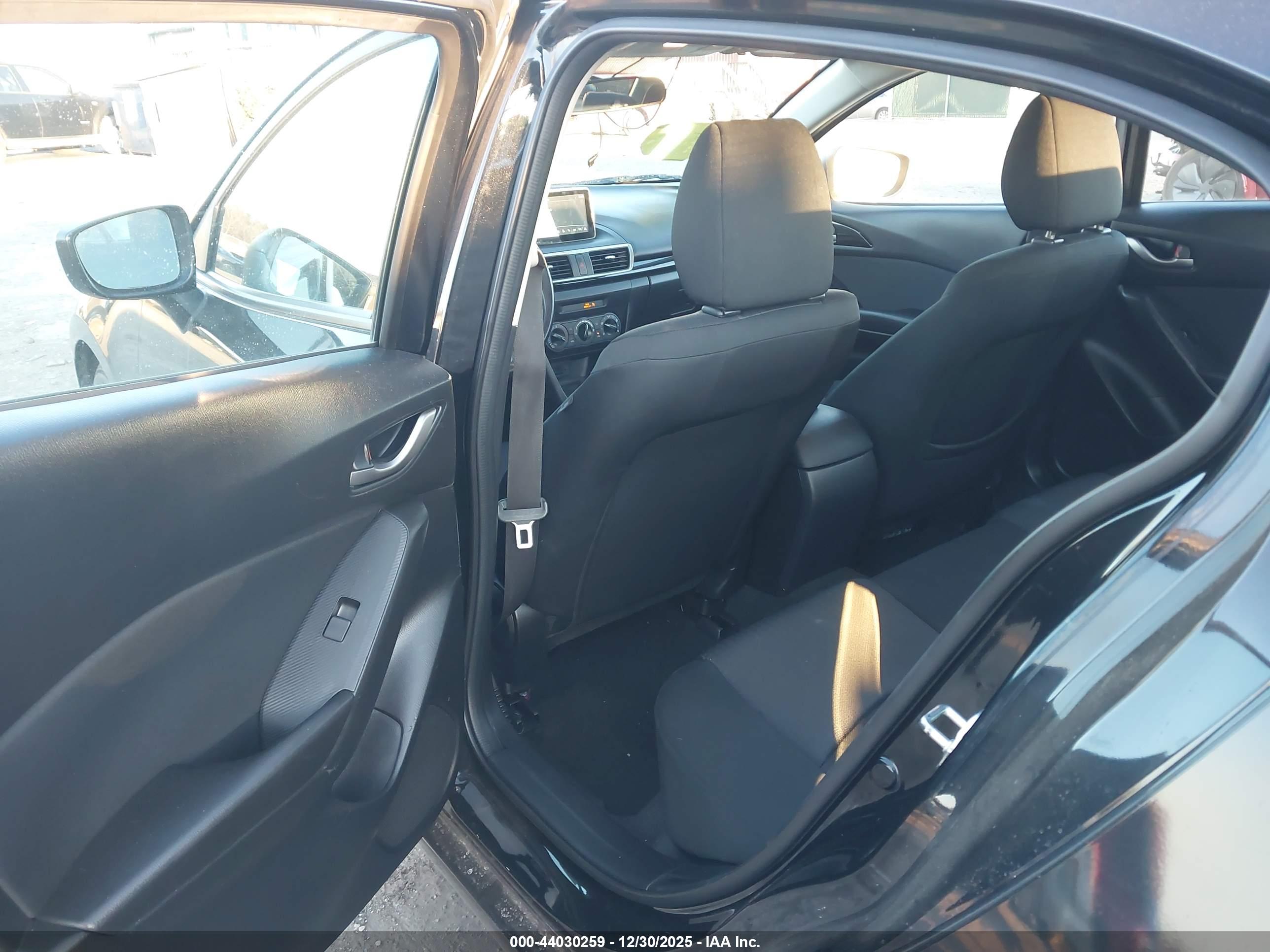 MAZDA MAZDA3 image 8