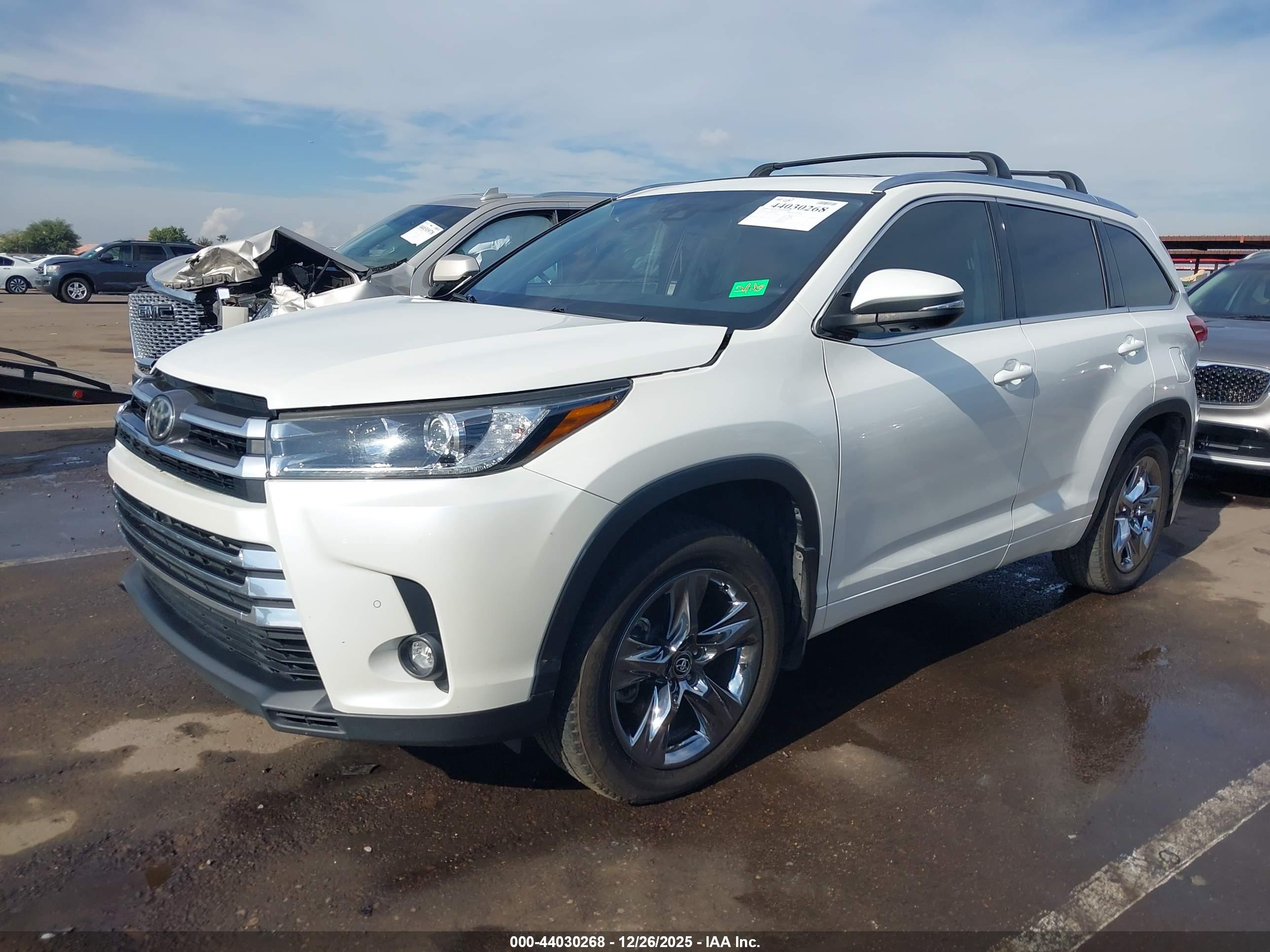 TOYOTA HIGHLANDER image 2